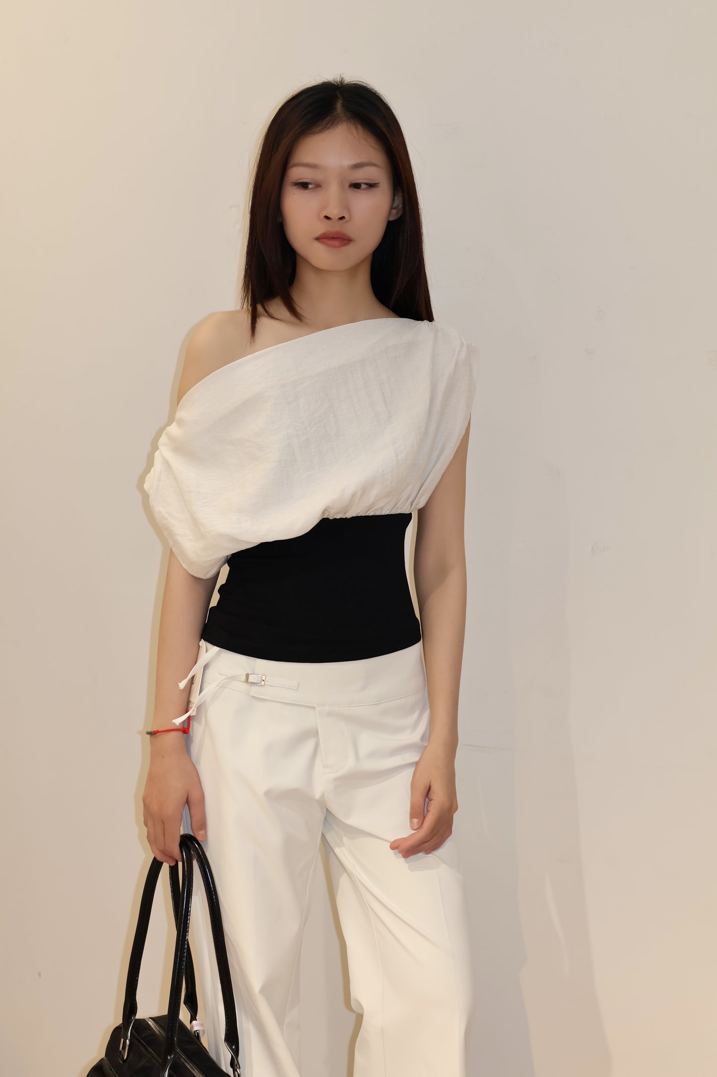 SIDE BUCKLE FLATED TROUSERS