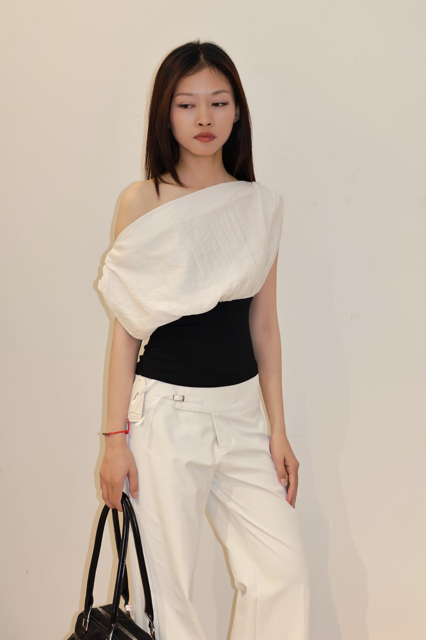 SIDE BUCKLE FLATED TROUSERS