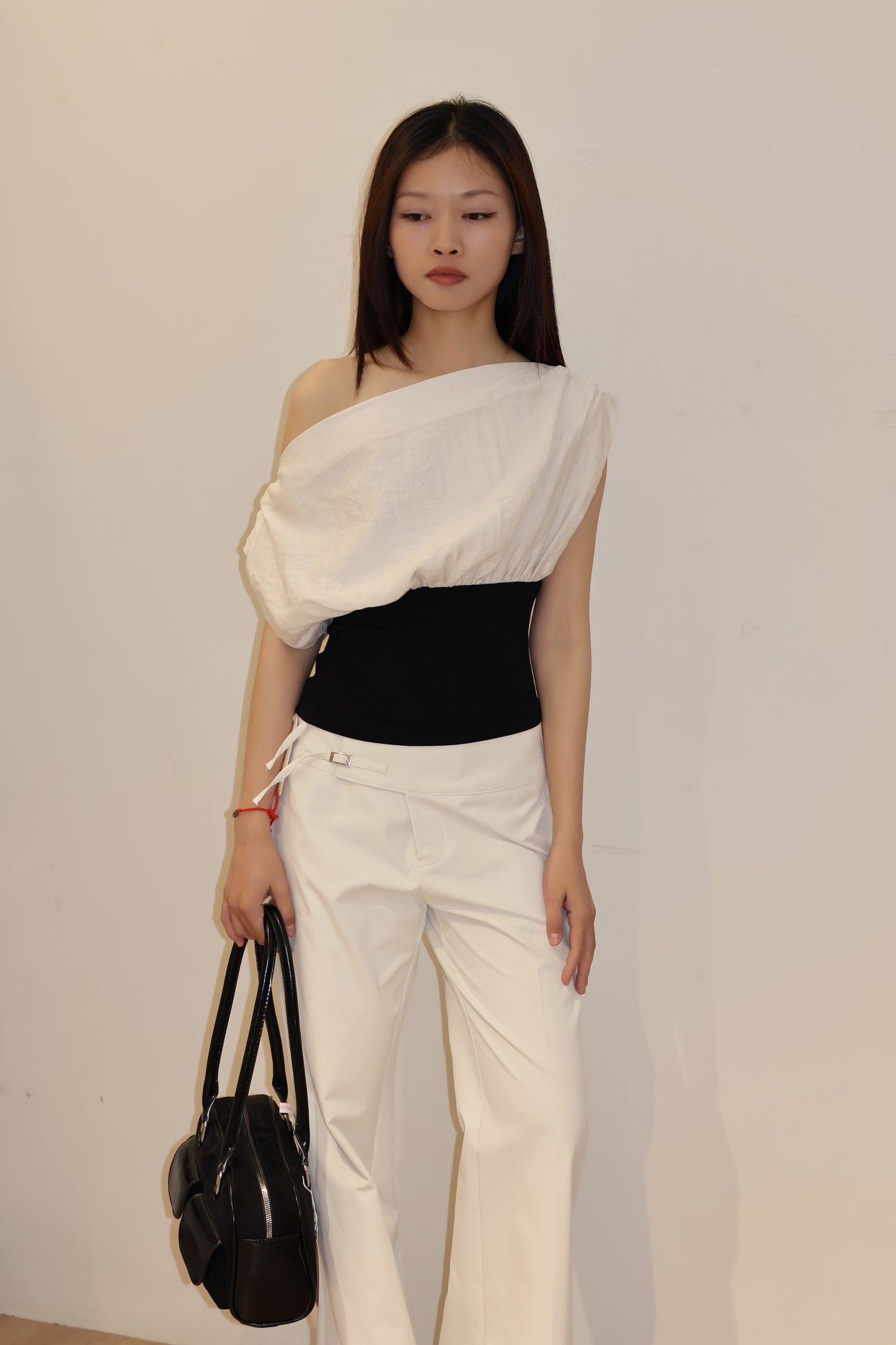 SIDE BUCKLE FLATED TROUSERS
