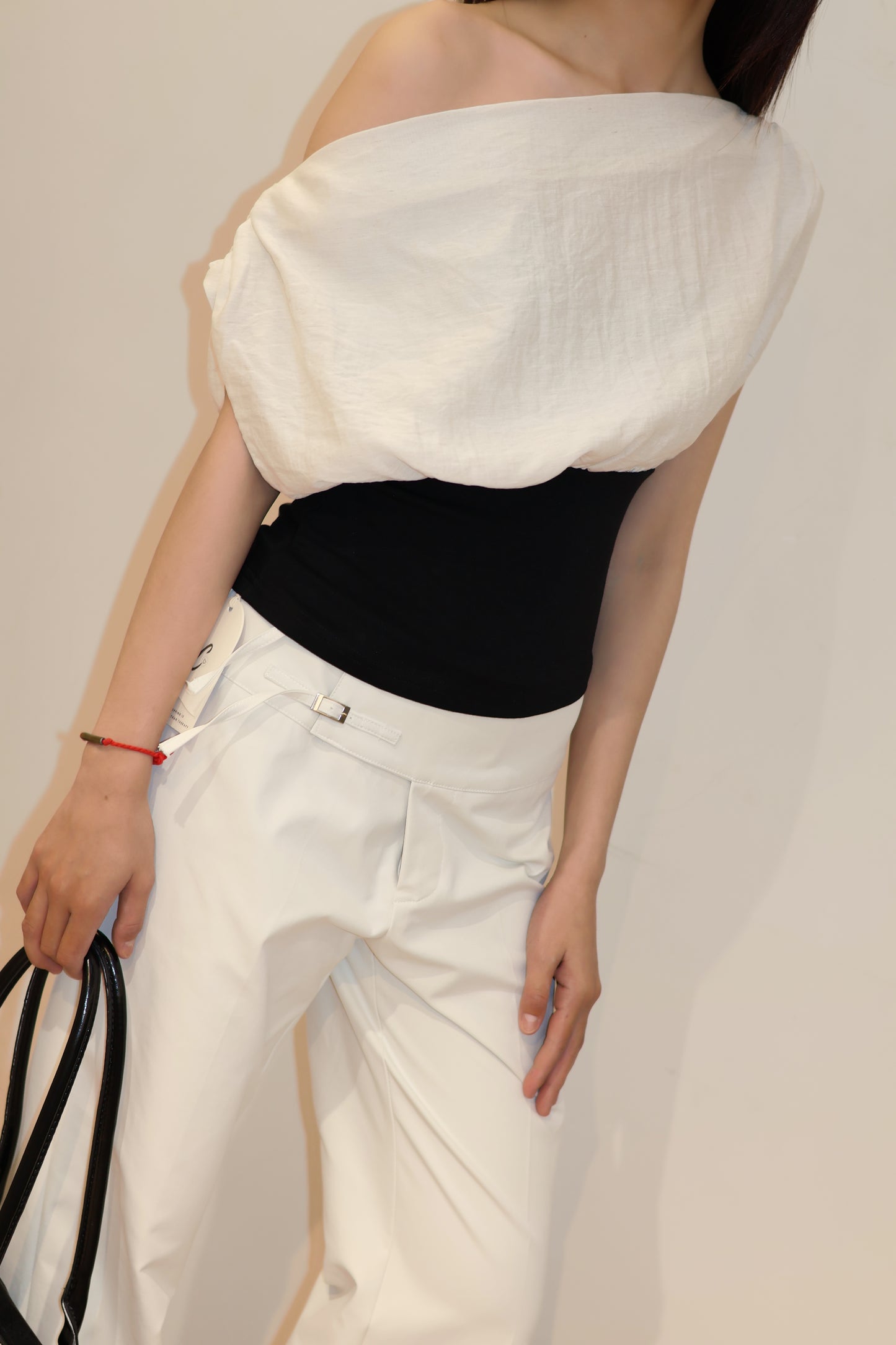 SIDE BUCKLE FLATED TROUSERS