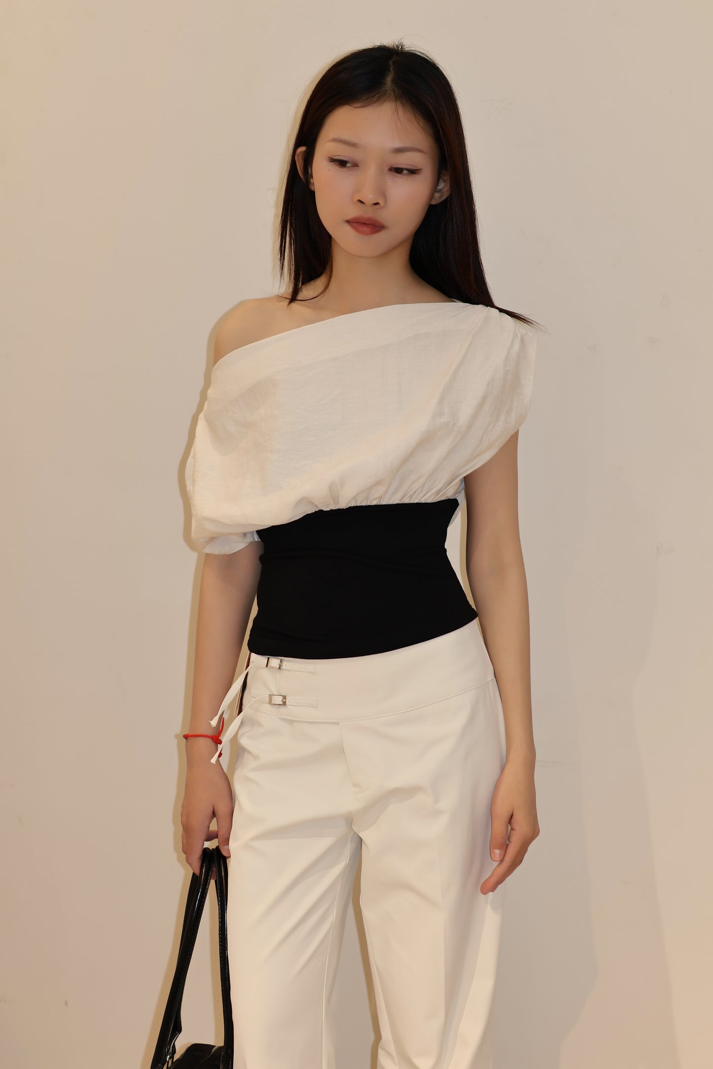 SIDE BUCKLE FLATED TROUSERS
