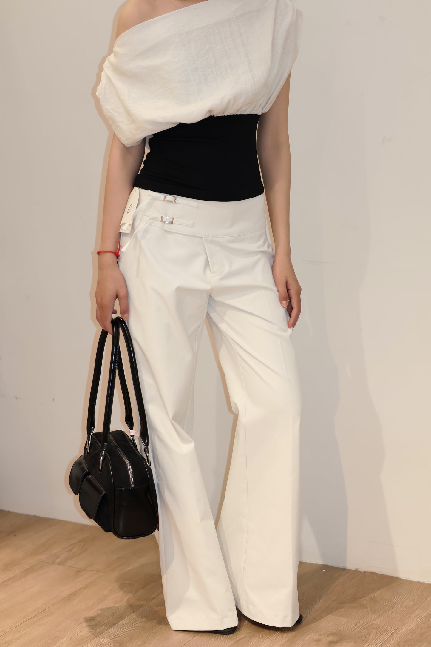 SIDE BUCKLE FLATED TROUSERS