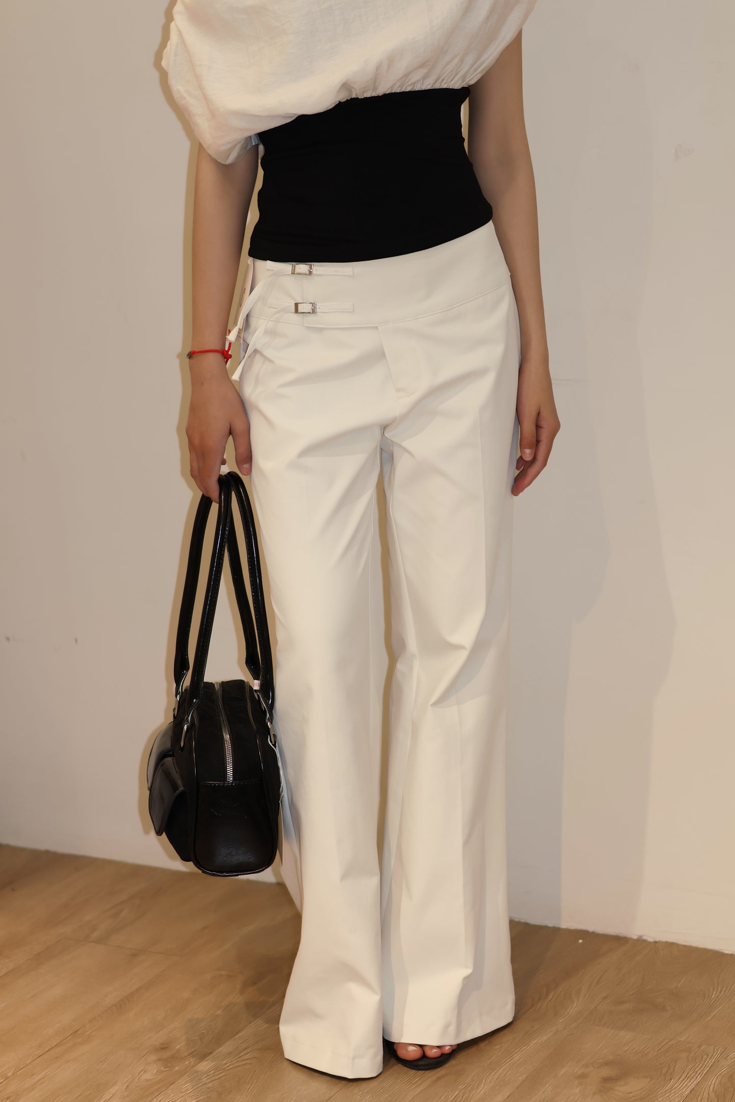 SIDE BUCKLE FLATED TROUSERS