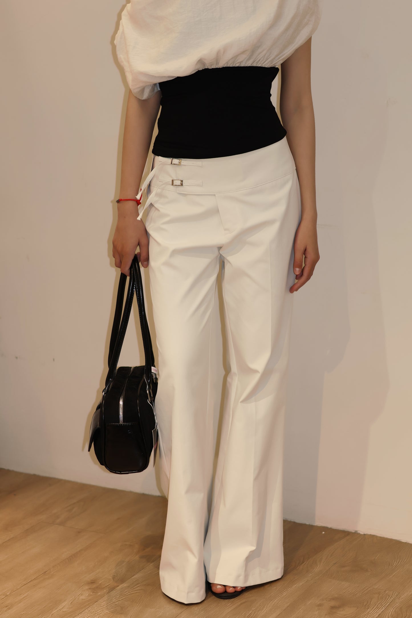 SIDE BUCKLE FLATED TROUSERS