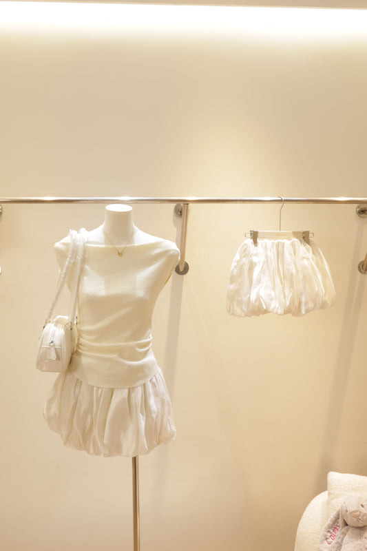 Satin like balloon skirt