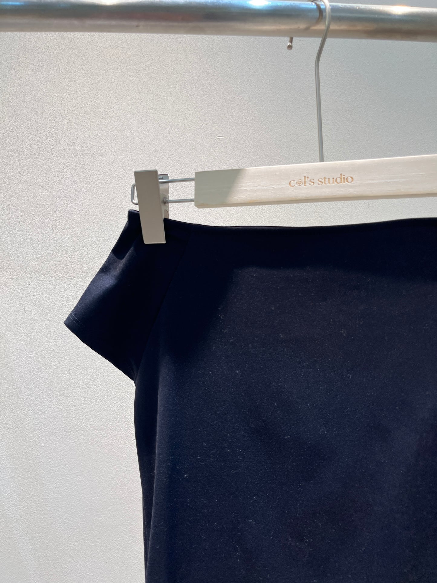 Straight neck basic top