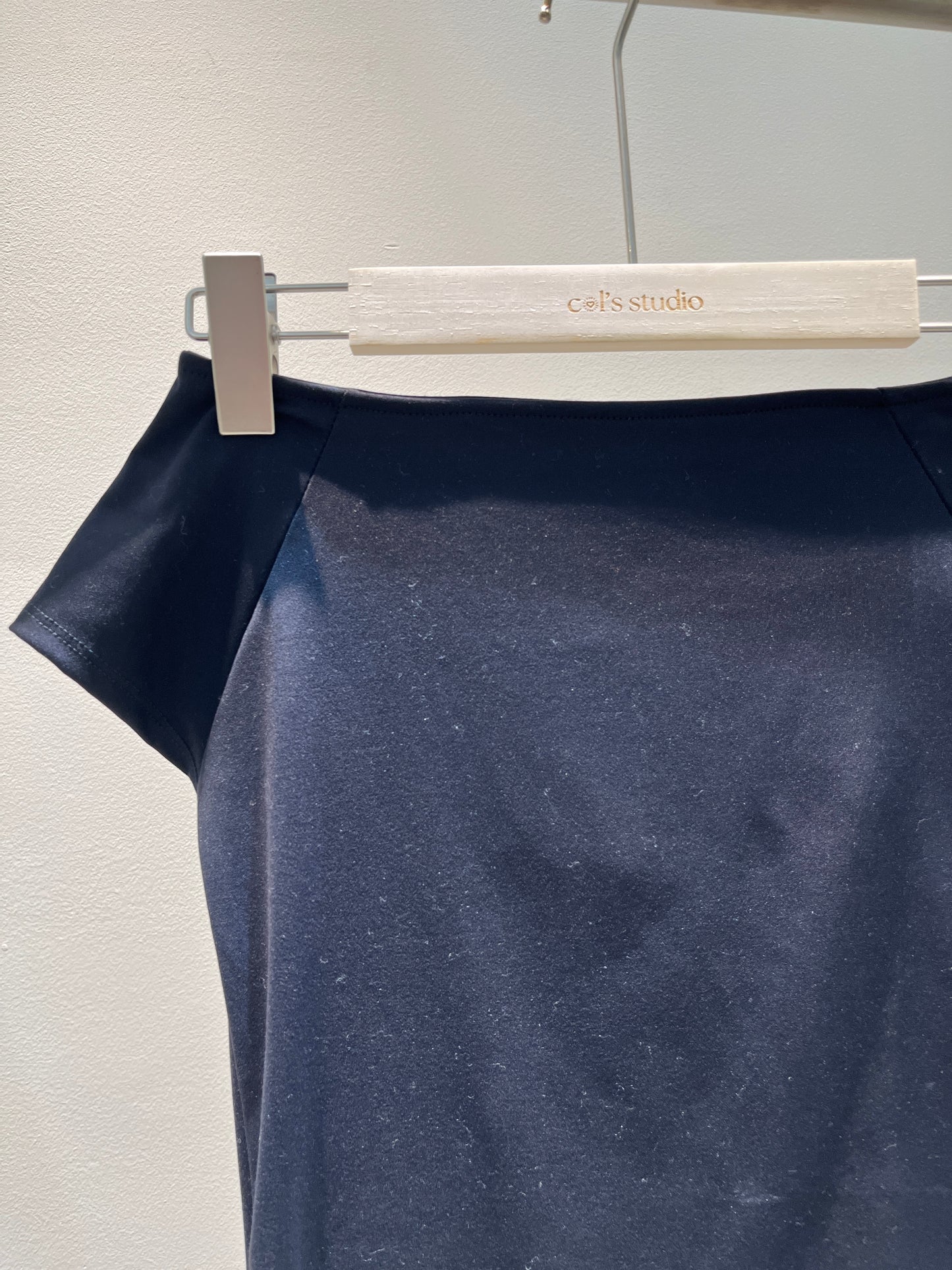 Straight neck basic top