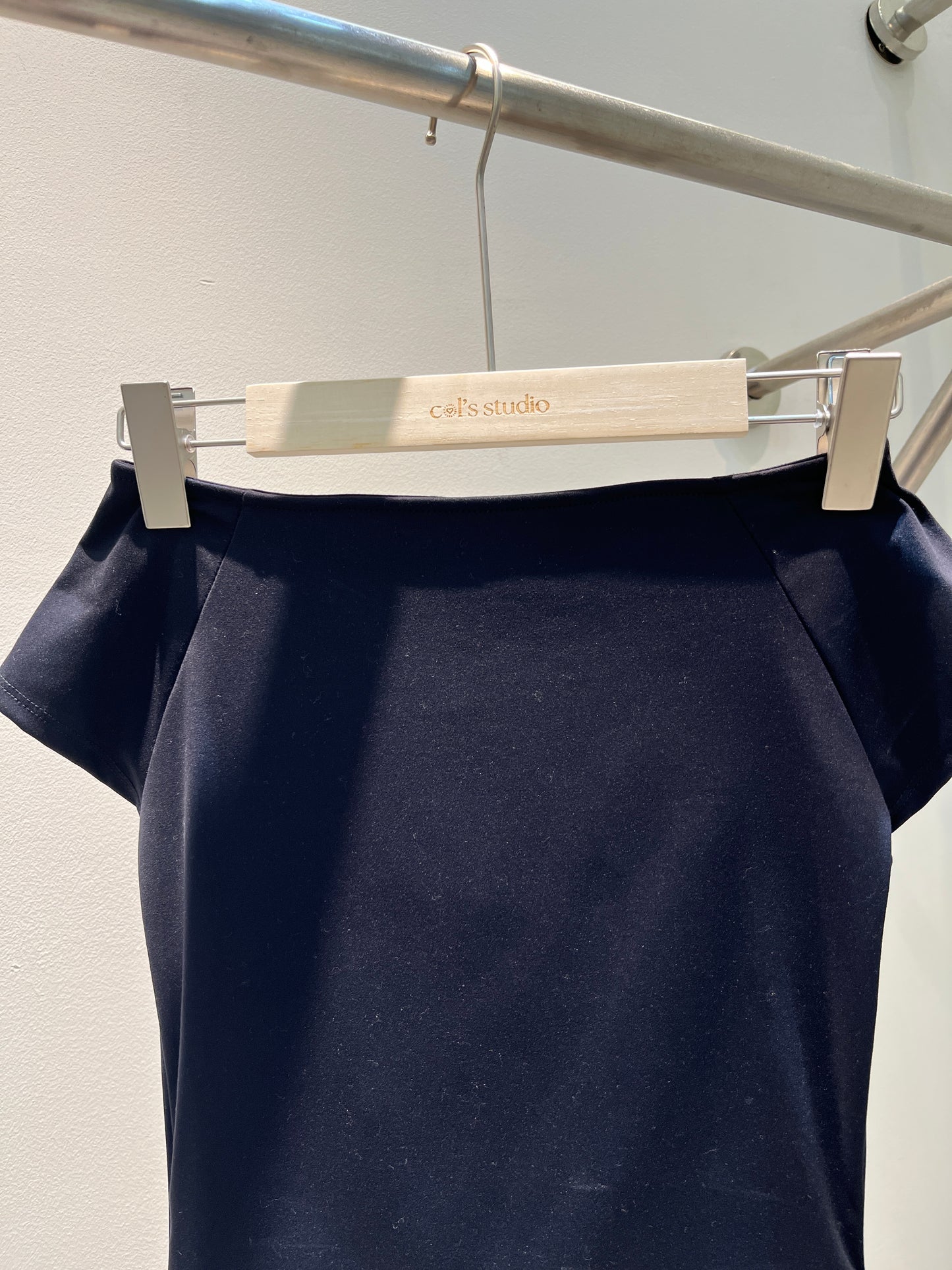 Straight neck basic top