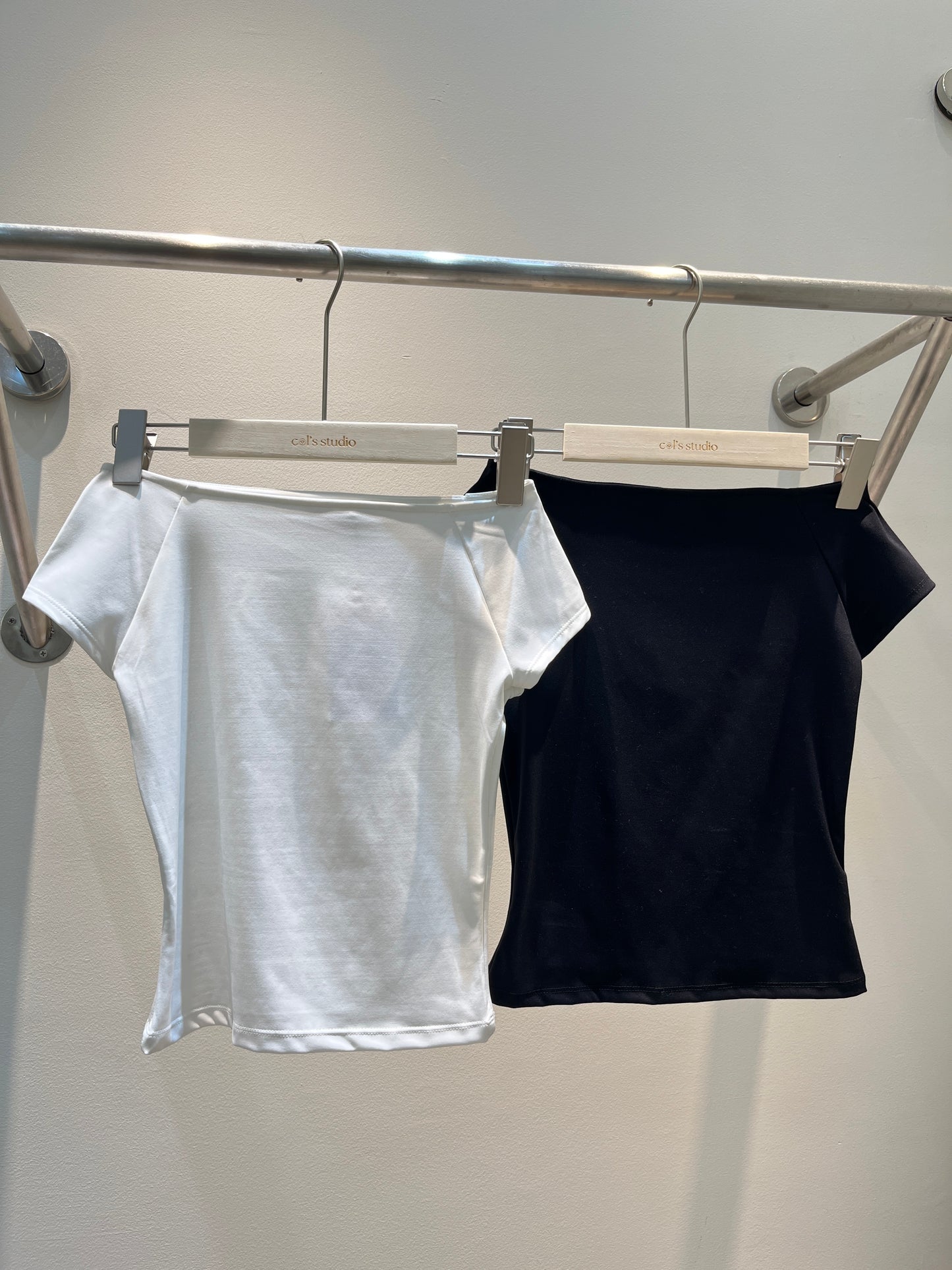 Straight neck basic top