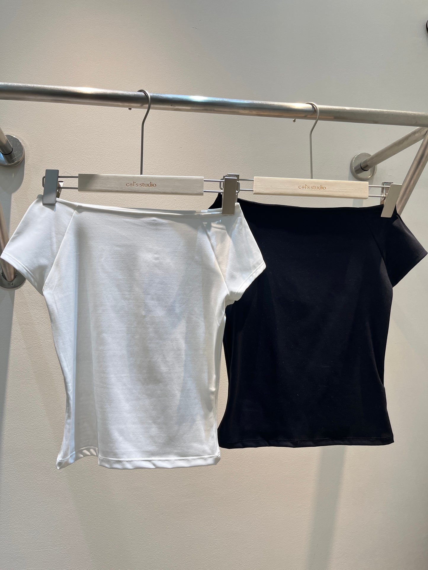 Straight neck basic top