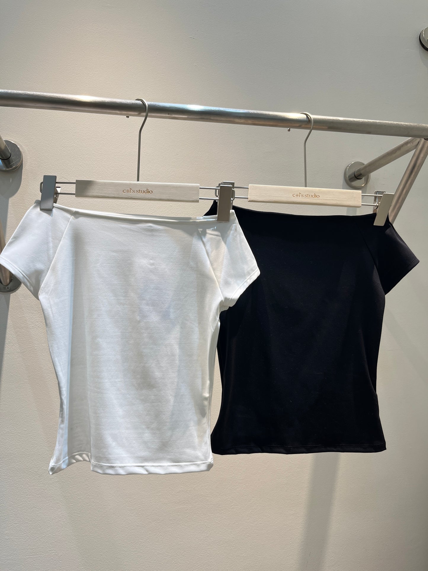 Straight neck basic top