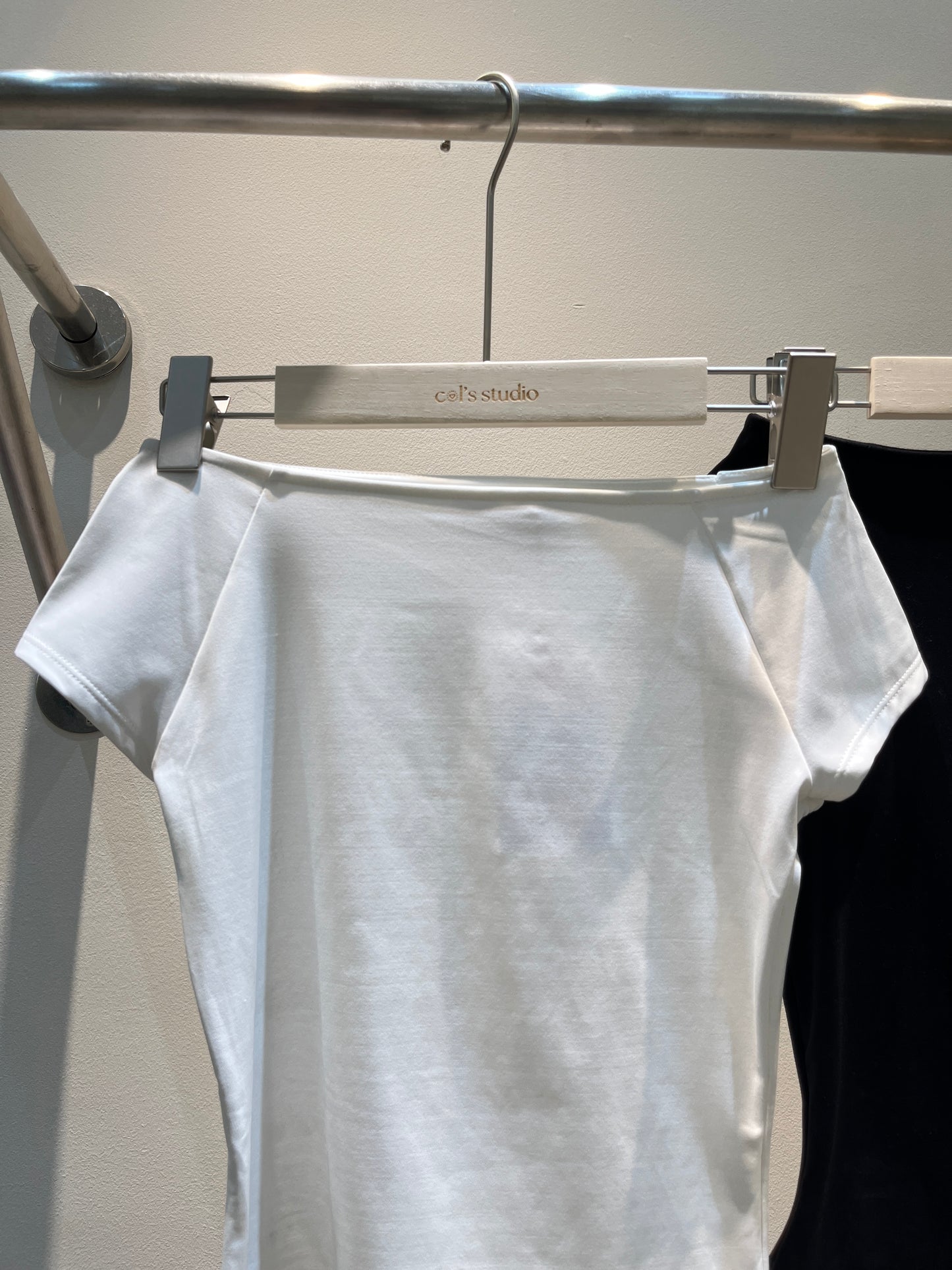 Straight neck basic top