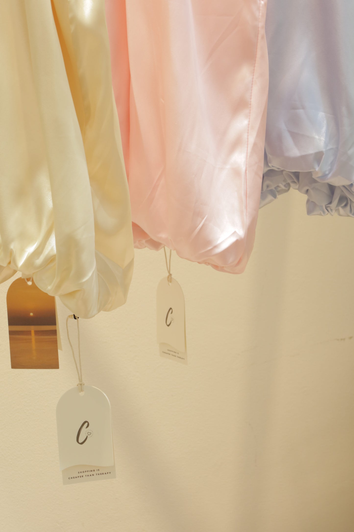 Satin side flower puffy top