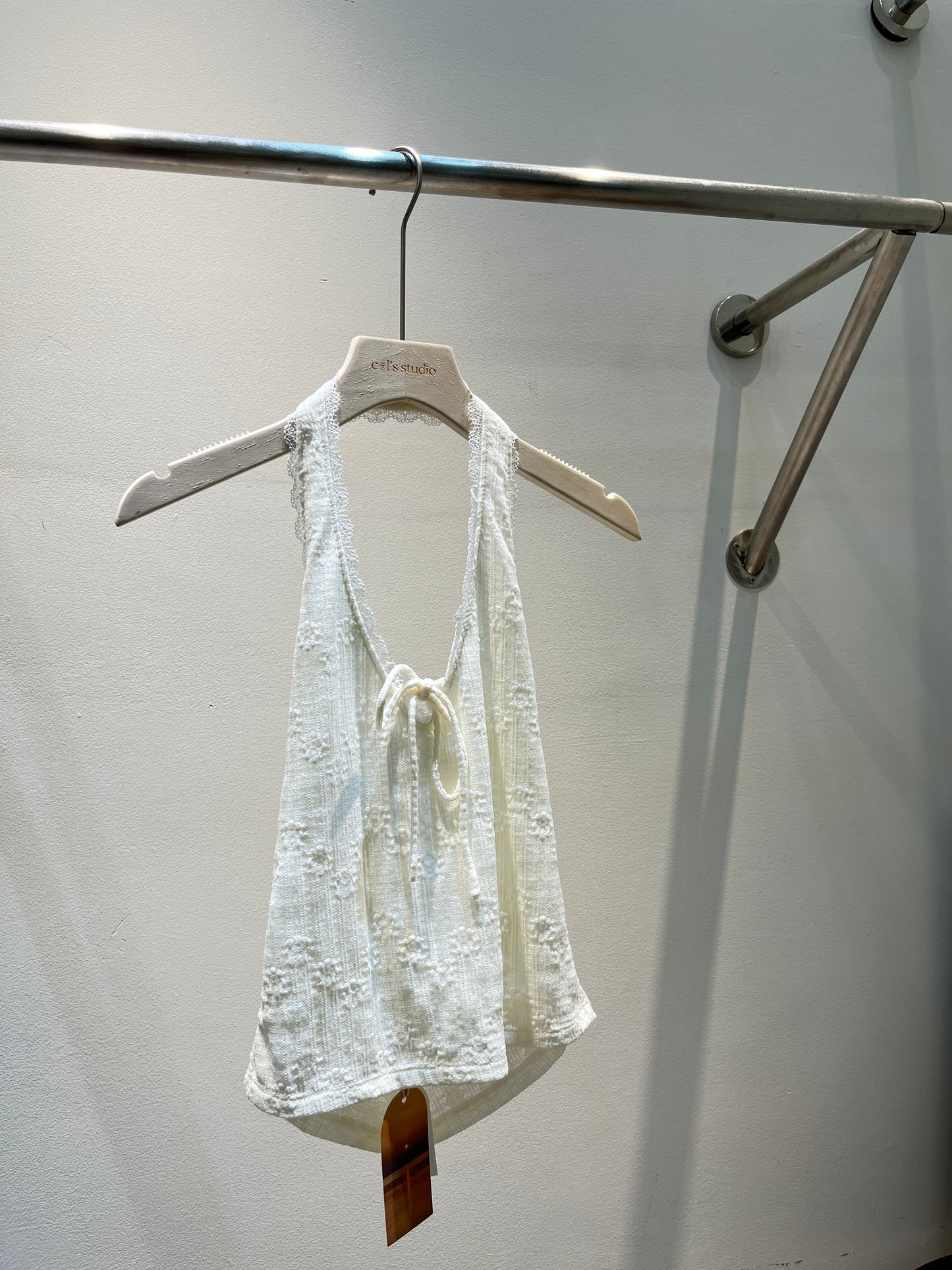 BACKLESS HALTER RIBBON TOP