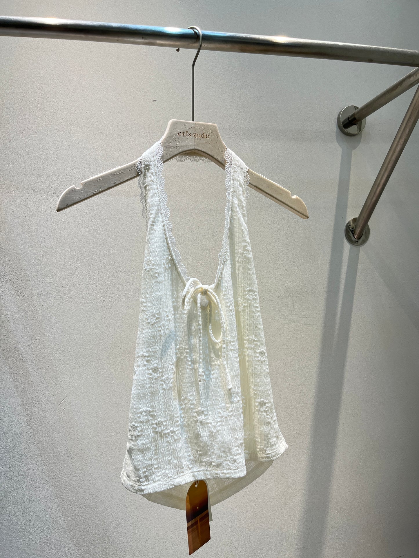 BACKLESS HALTER RIBBON TOP