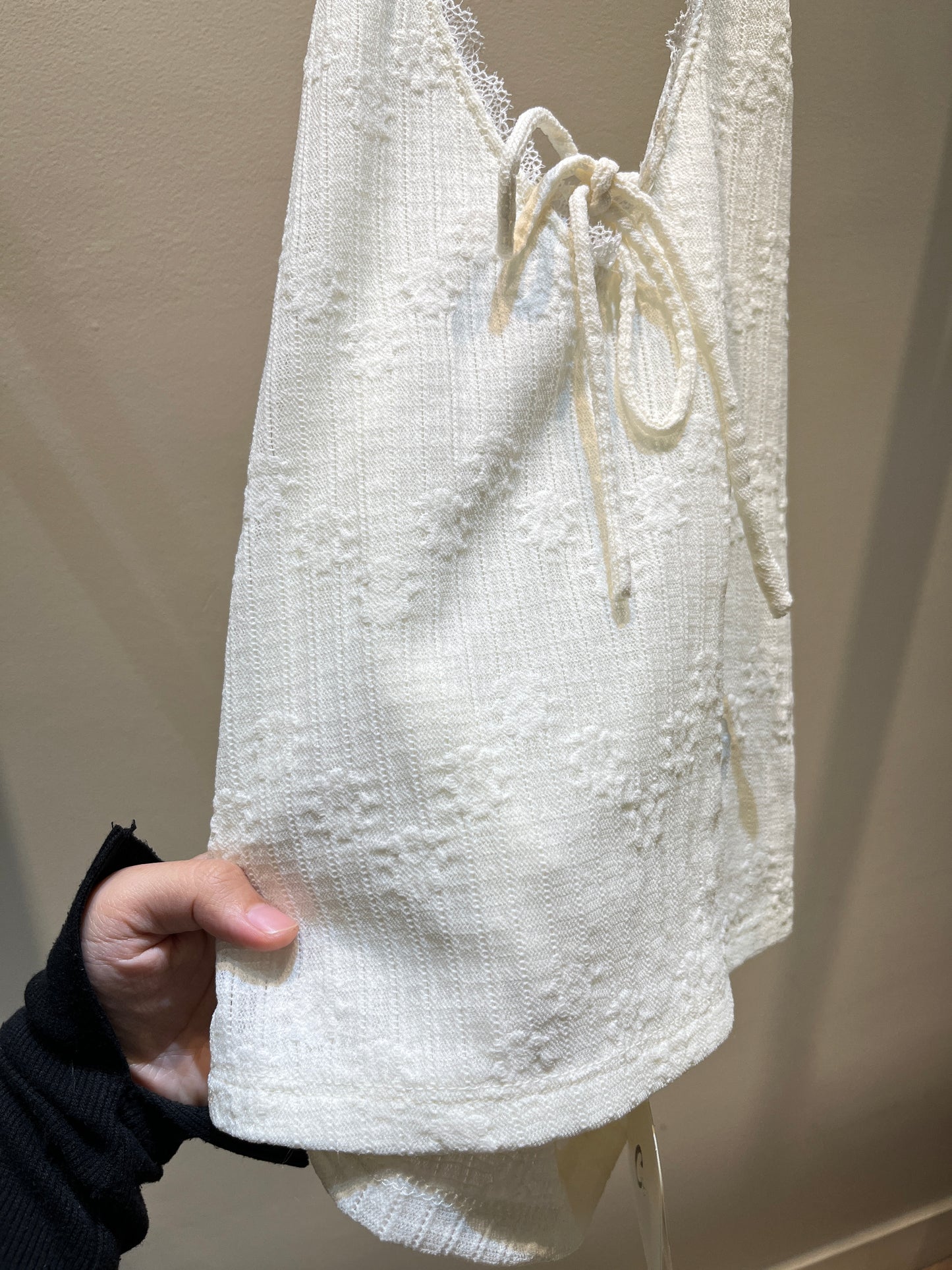 BACKLESS HALTER RIBBON TOP