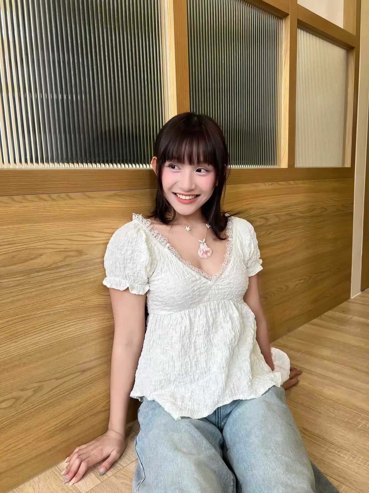 Puffy short sleeve low cut top