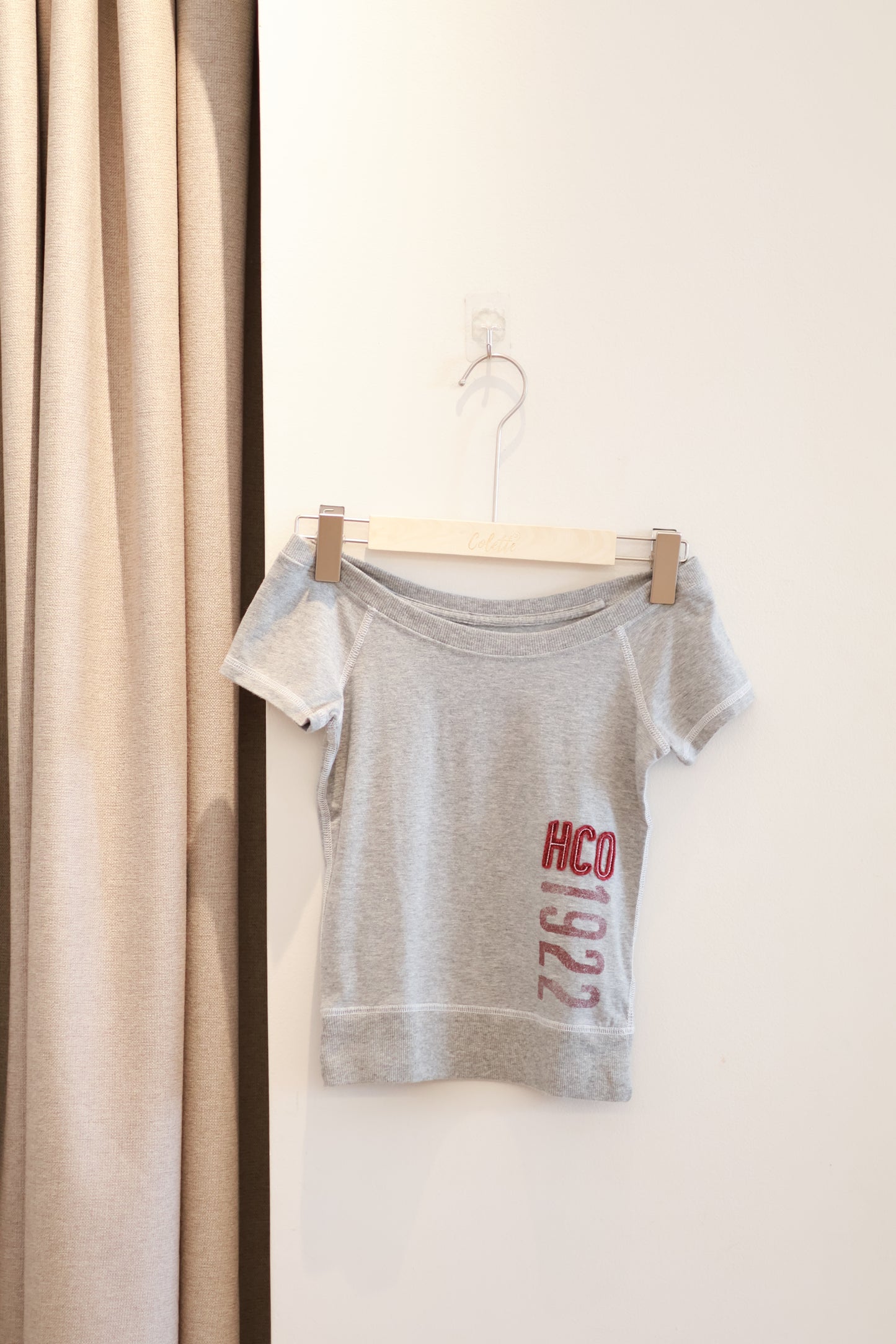 HOLLISTER Grey Logo Baby Tee
