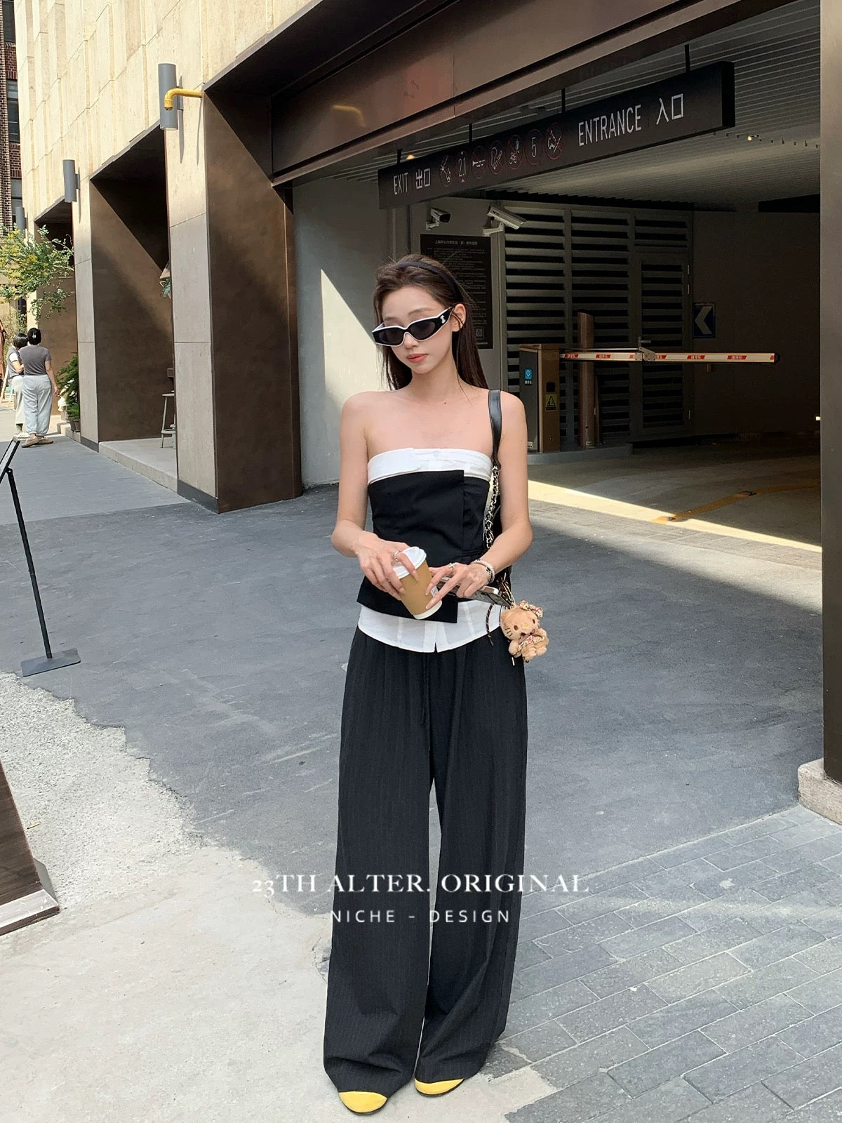 WHITE ACCENT BLACK TUBE TOP