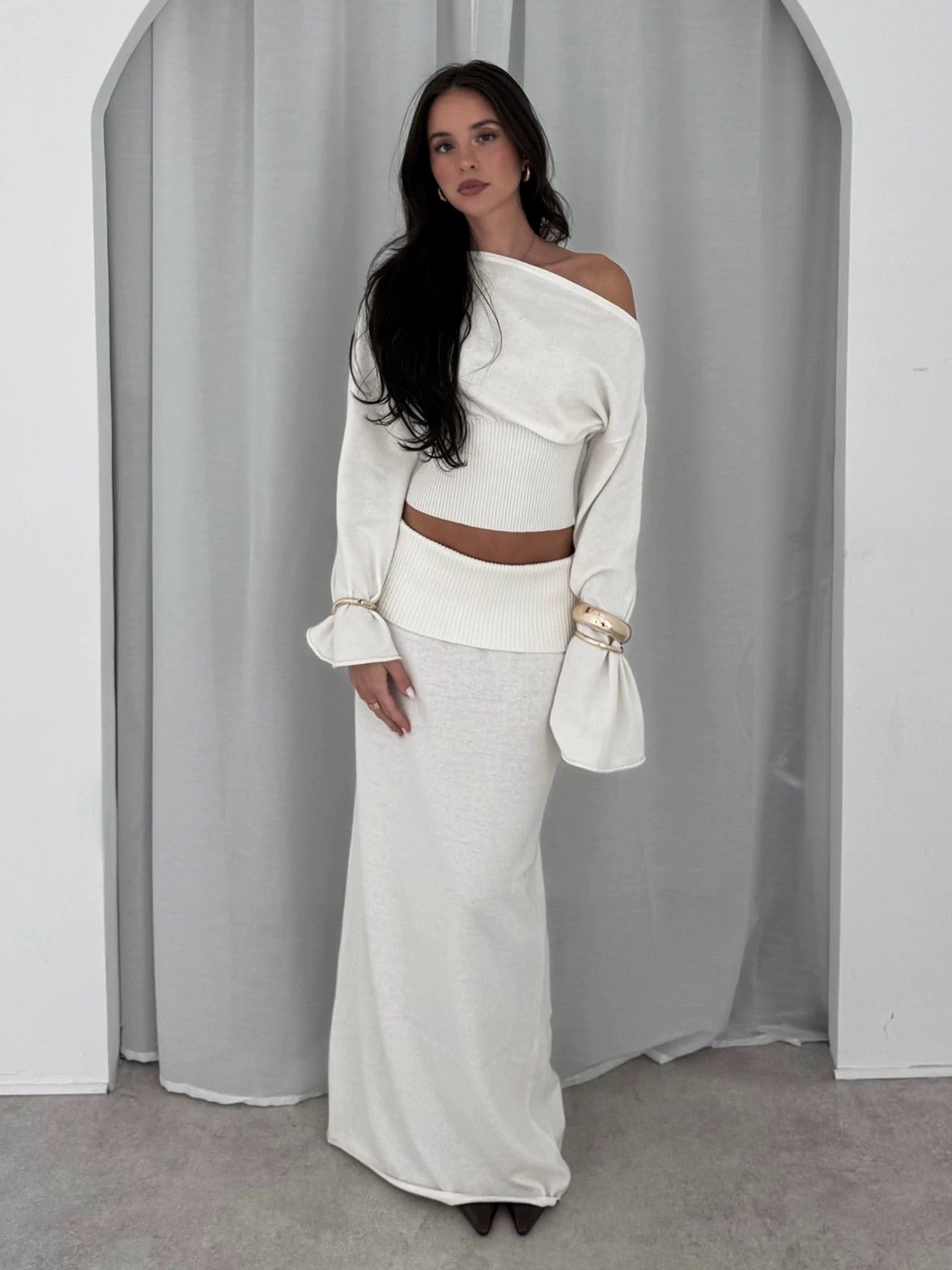 WHITE KNITTED SWEATER