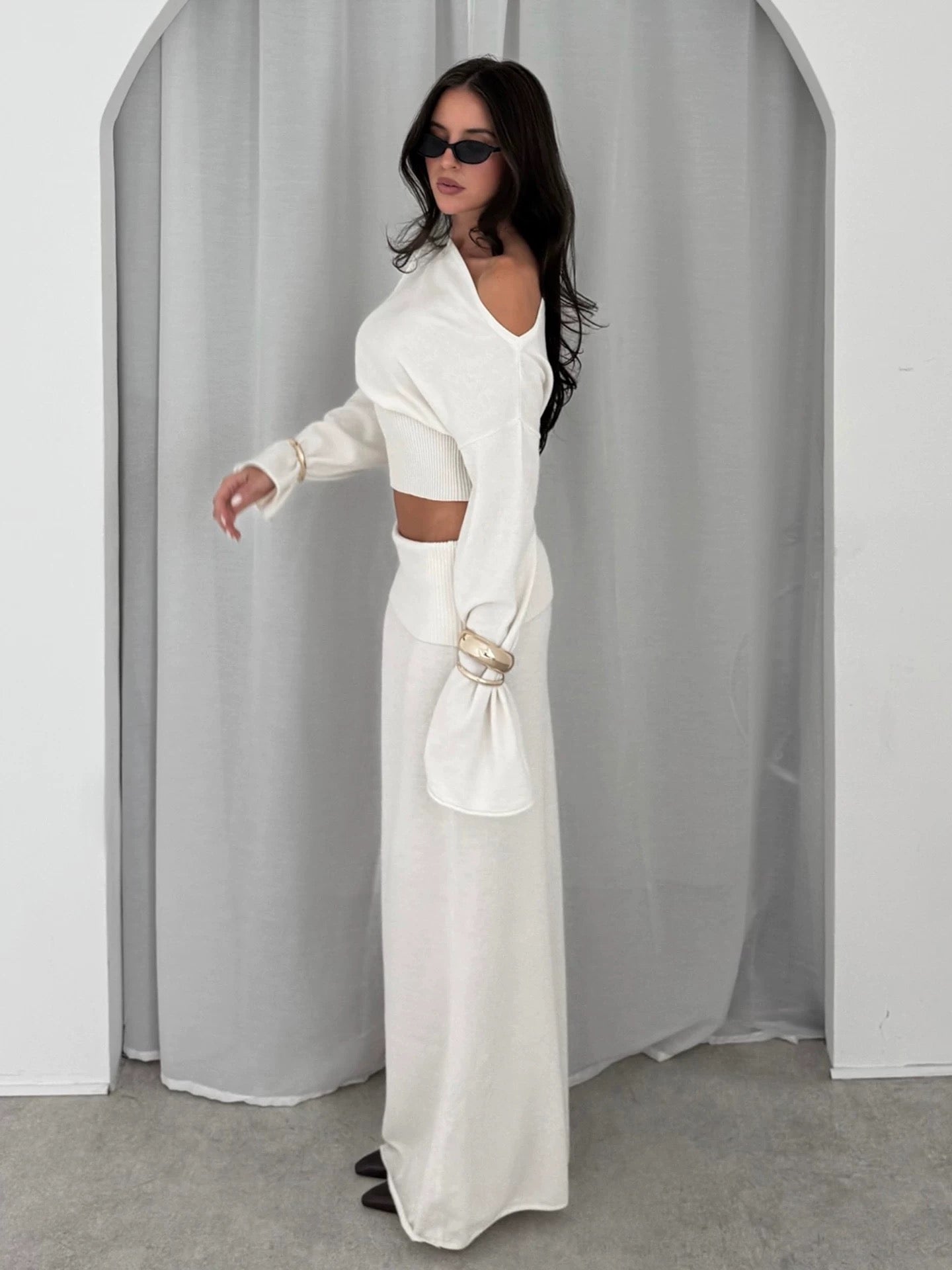 WHITE KNITTED SWEATER