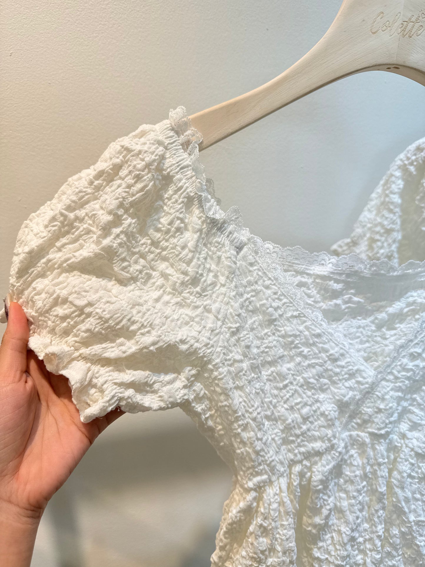 Puffy short sleeve low cut top