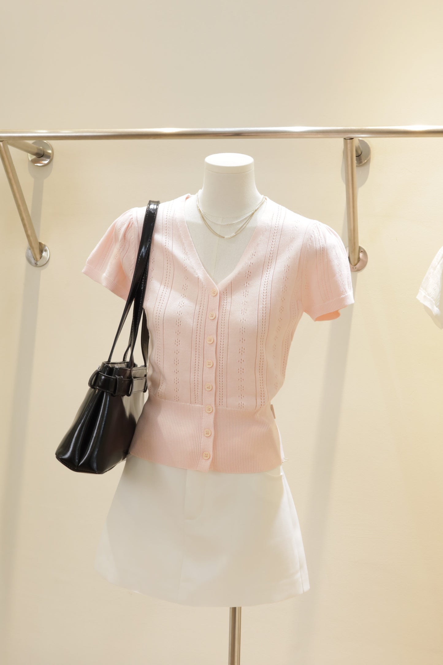 V knitted short sleeve top