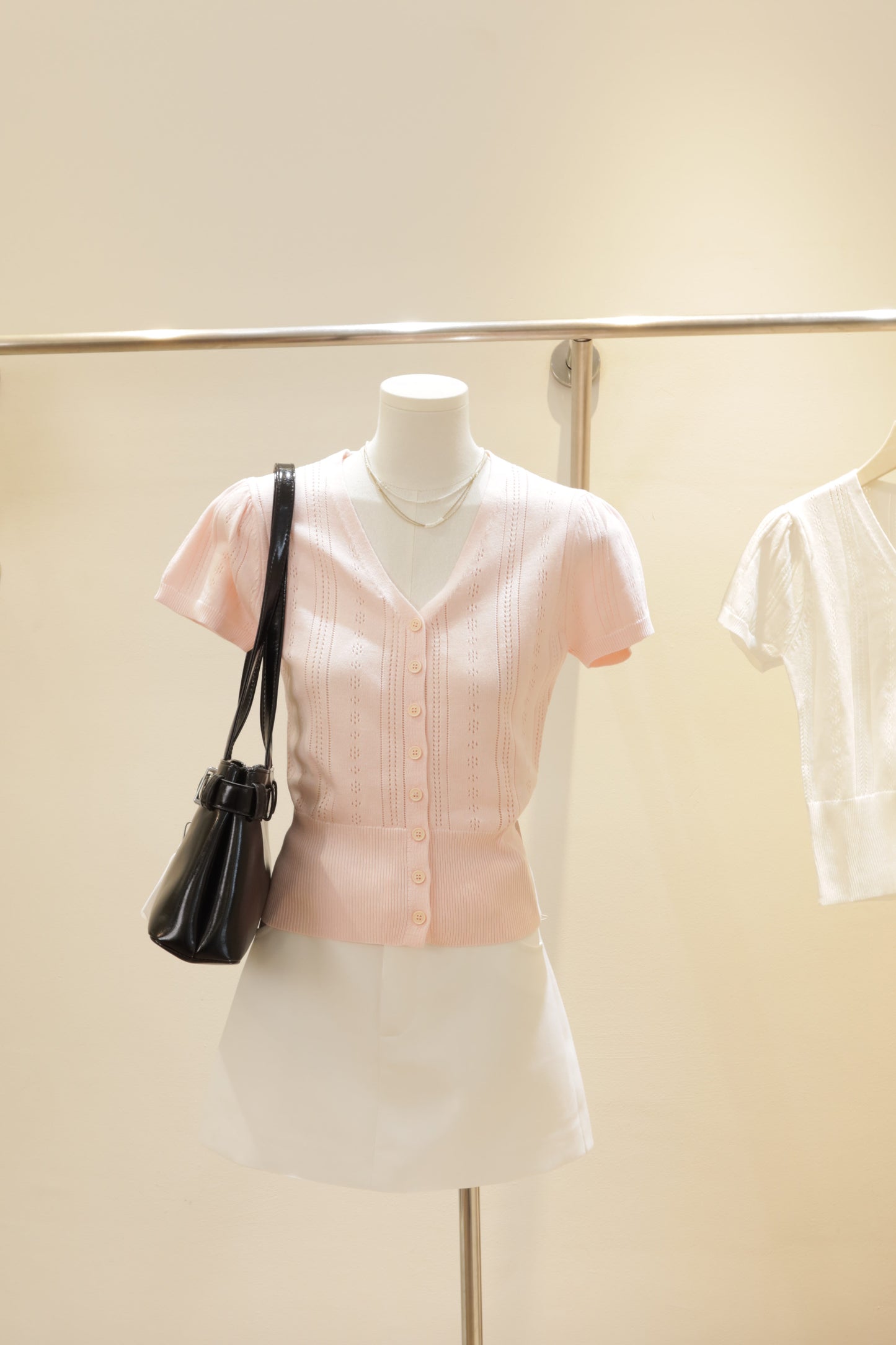 V knitted short sleeve top