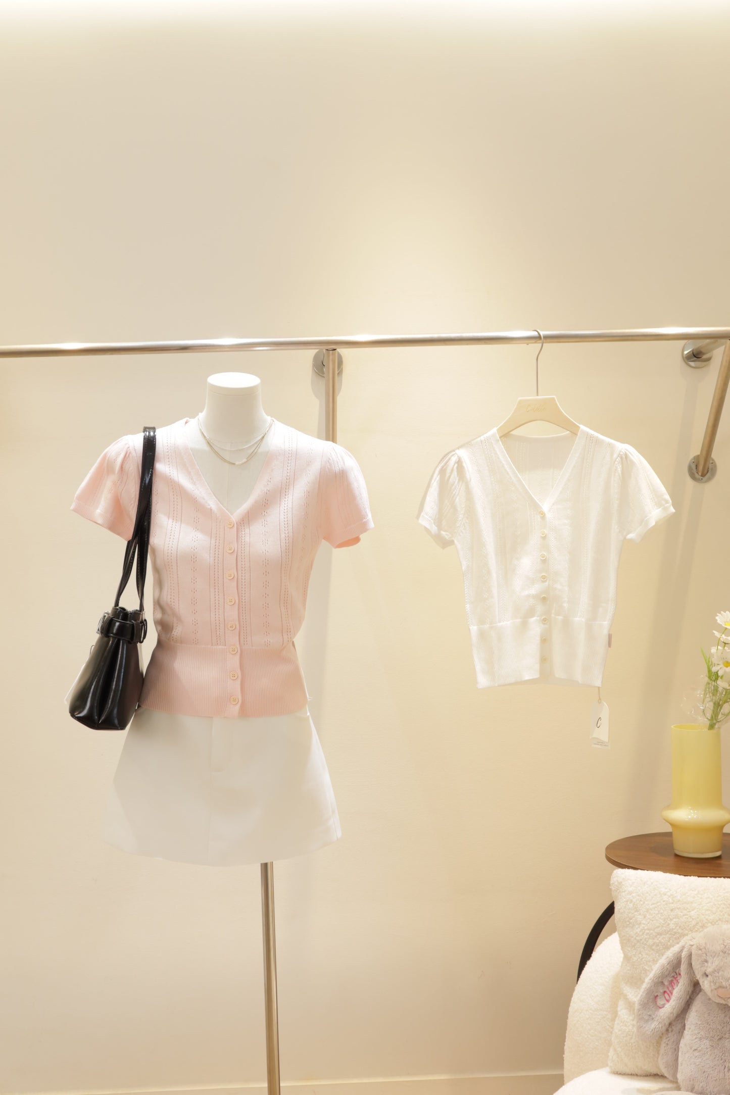 V knitted short sleeve top