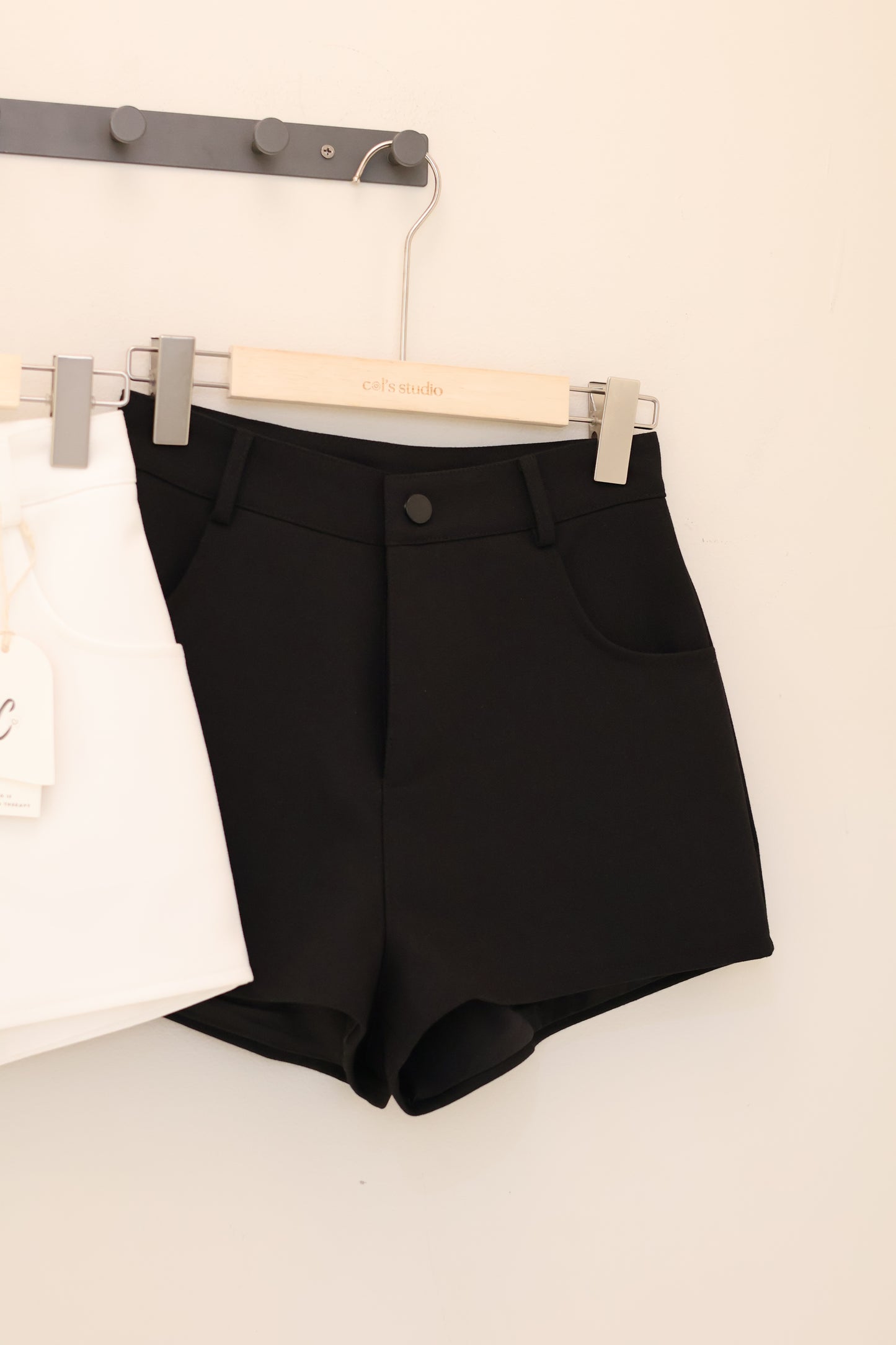 BUTTONED TROUSER SHORTS