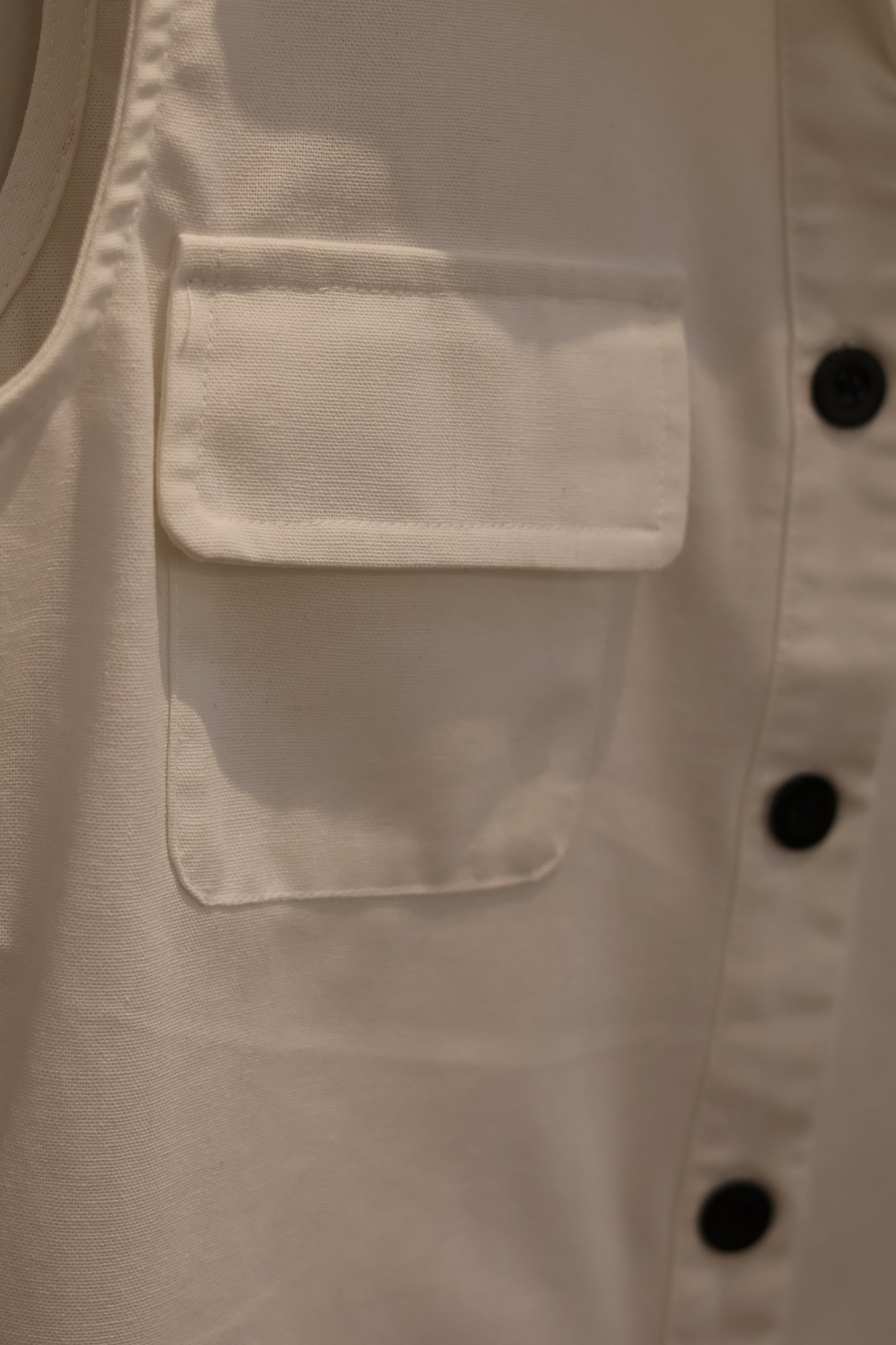 LINEN BUTTONS VEST
