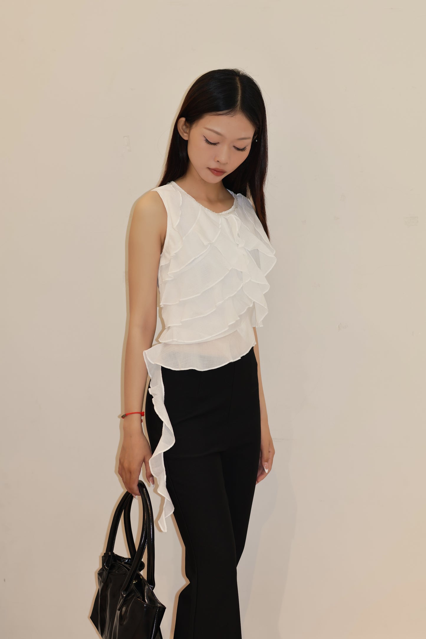 OSTRICH SLEEVELESS WHITE TOP