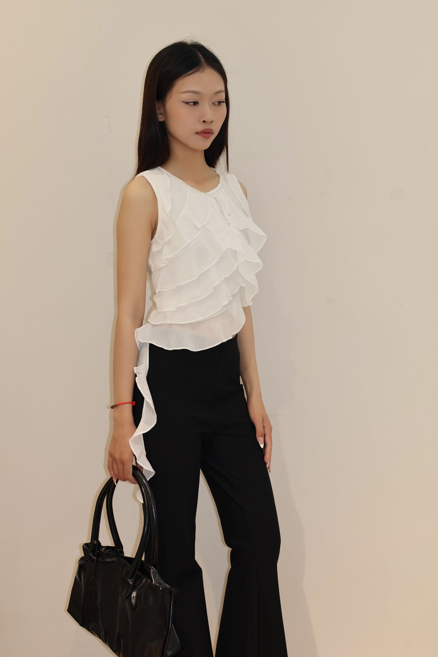 OSTRICH SLEEVELESS WHITE TOP