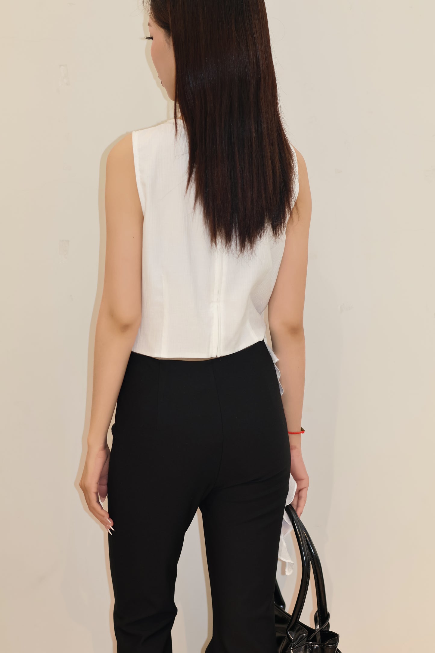 OSTRICH SLEEVELESS WHITE TOP