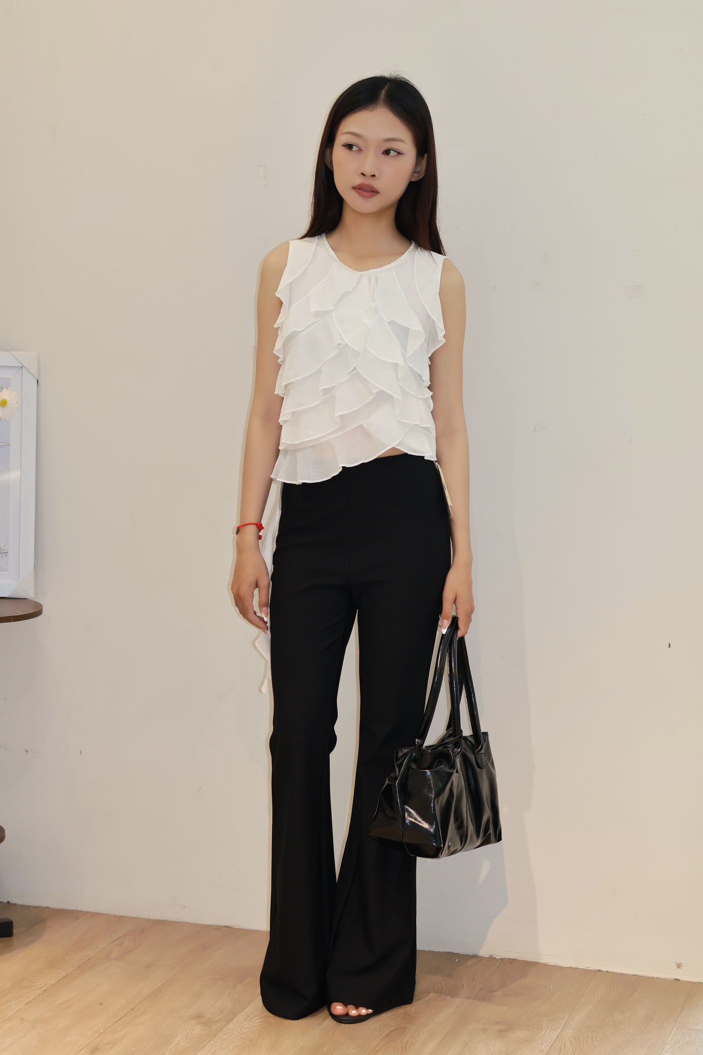 OSTRICH SLEEVELESS WHITE TOP