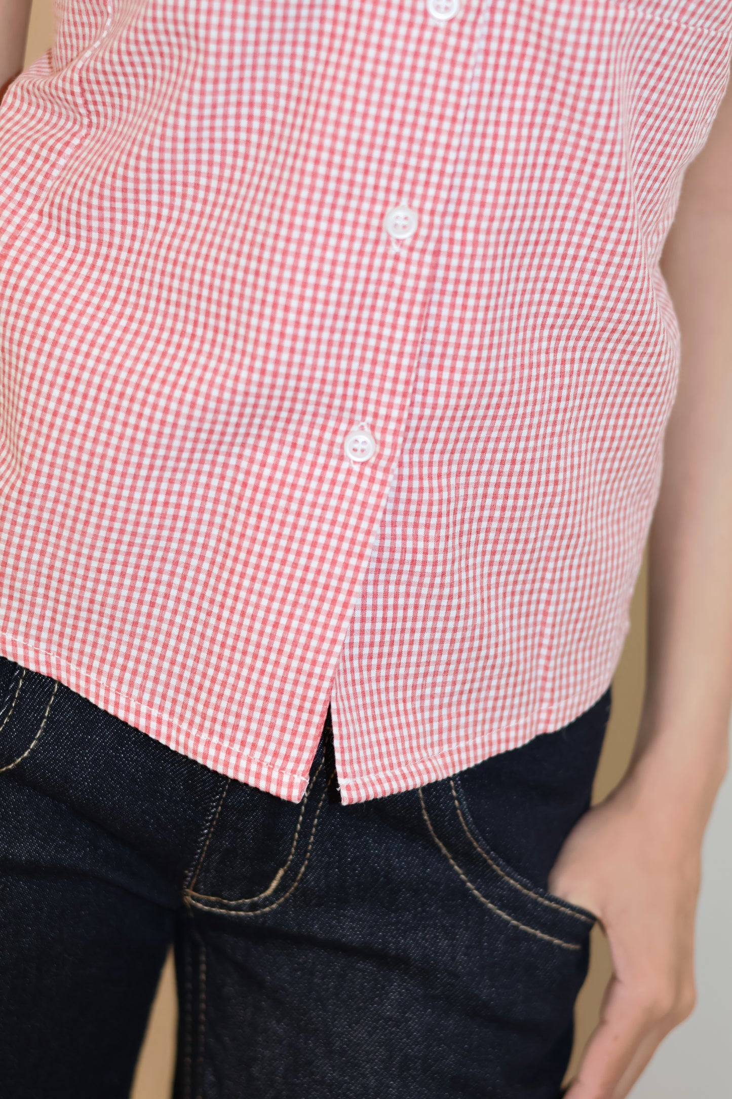 RED GINGHAM SLEEVELESS BLOUSE