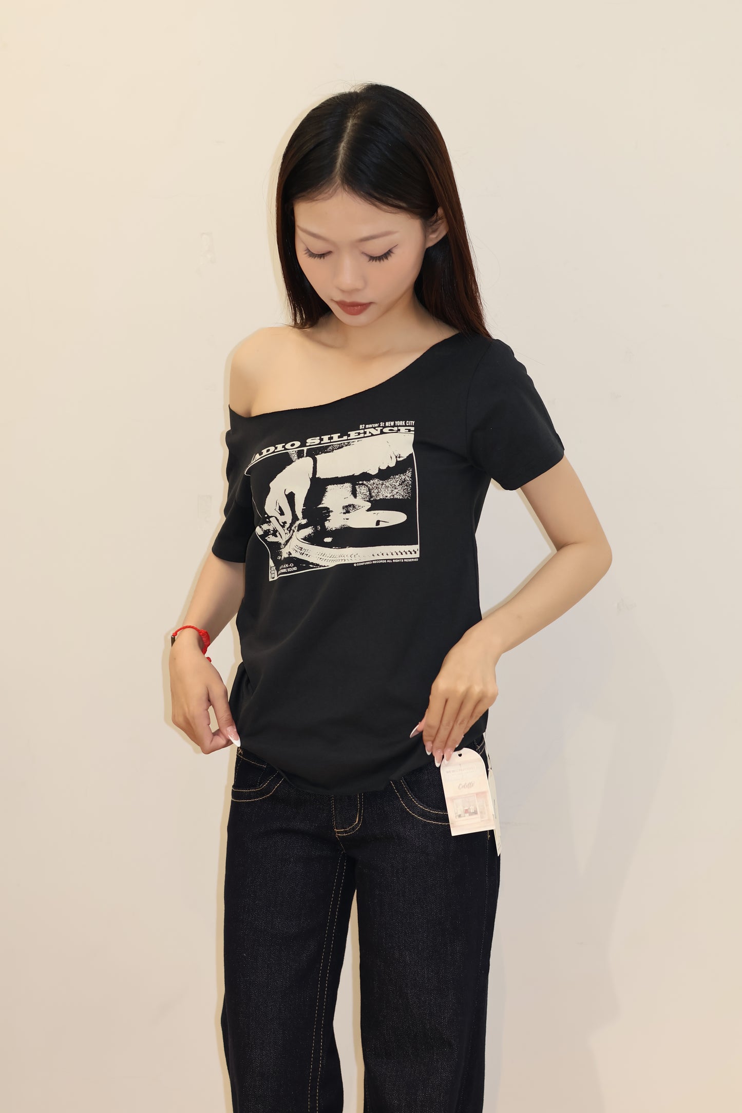 GRAPHIC GRAY SHORT SLEEVE TOP