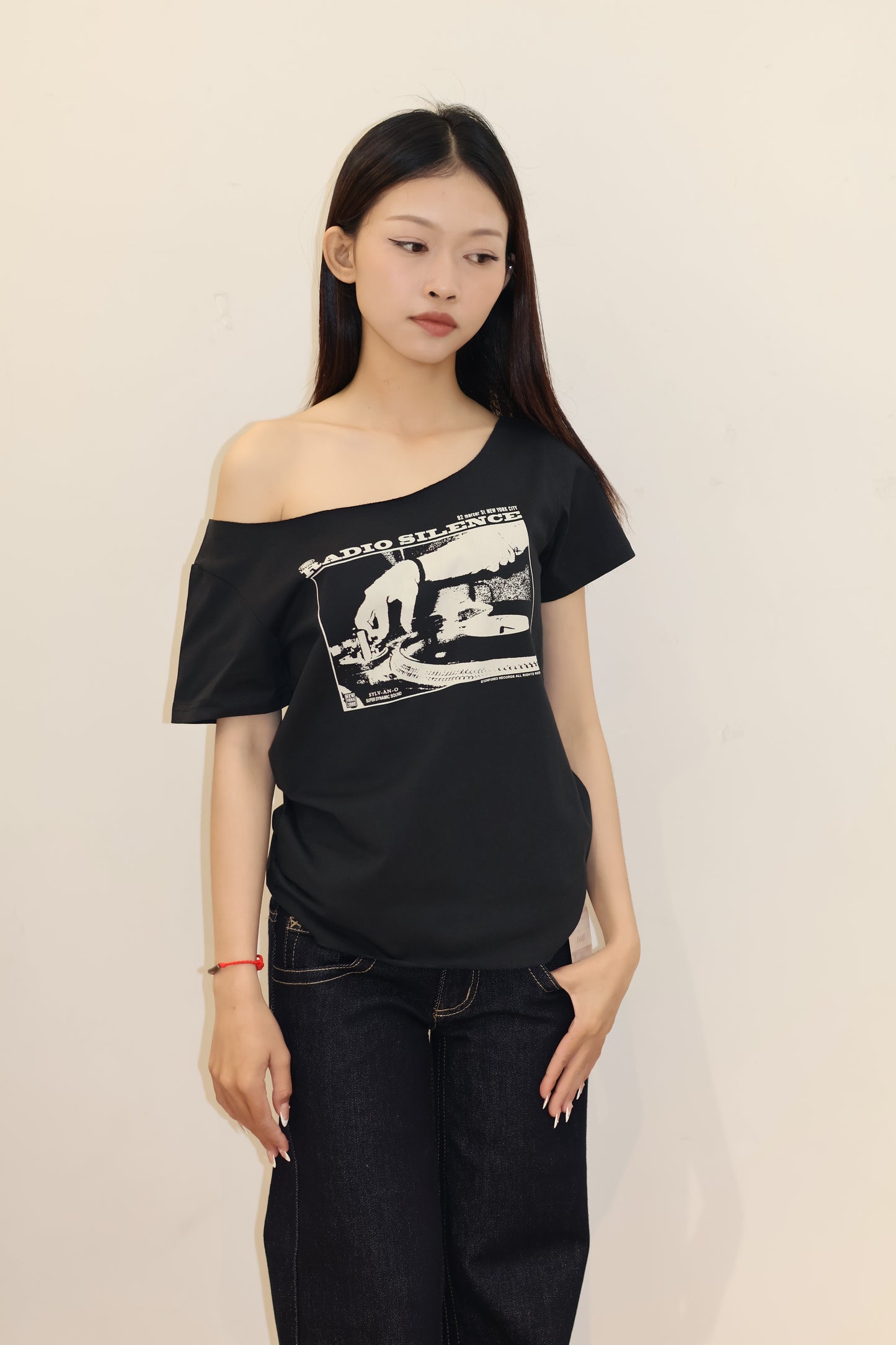GRAPHIC GRAY SHORT SLEEVE TOP