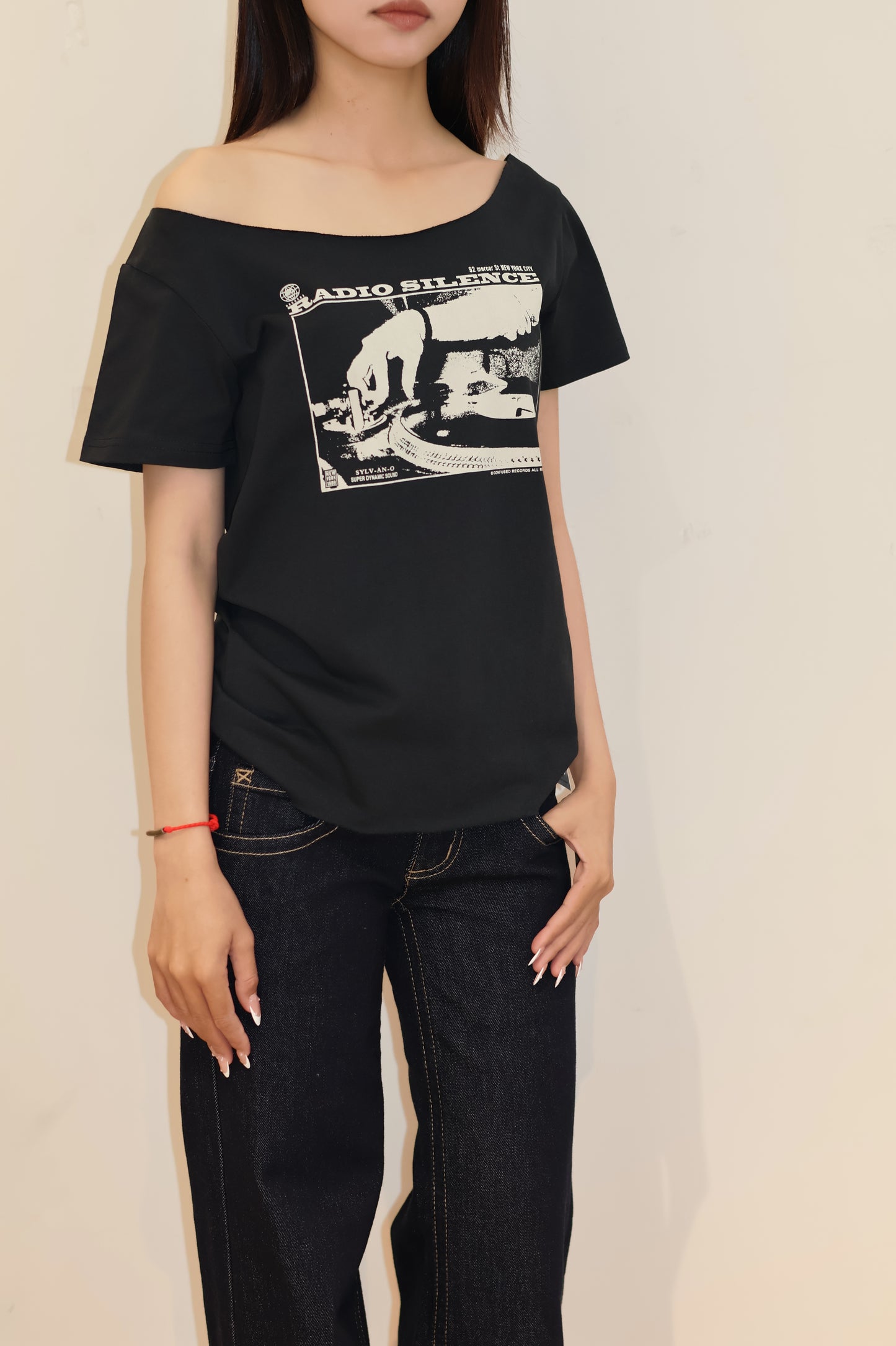 GRAPHIC GRAY SHORT SLEEVE TOP