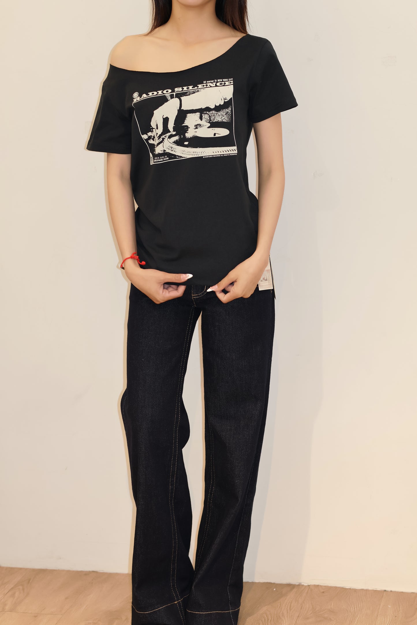GRAPHIC GRAY SHORT SLEEVE TOP