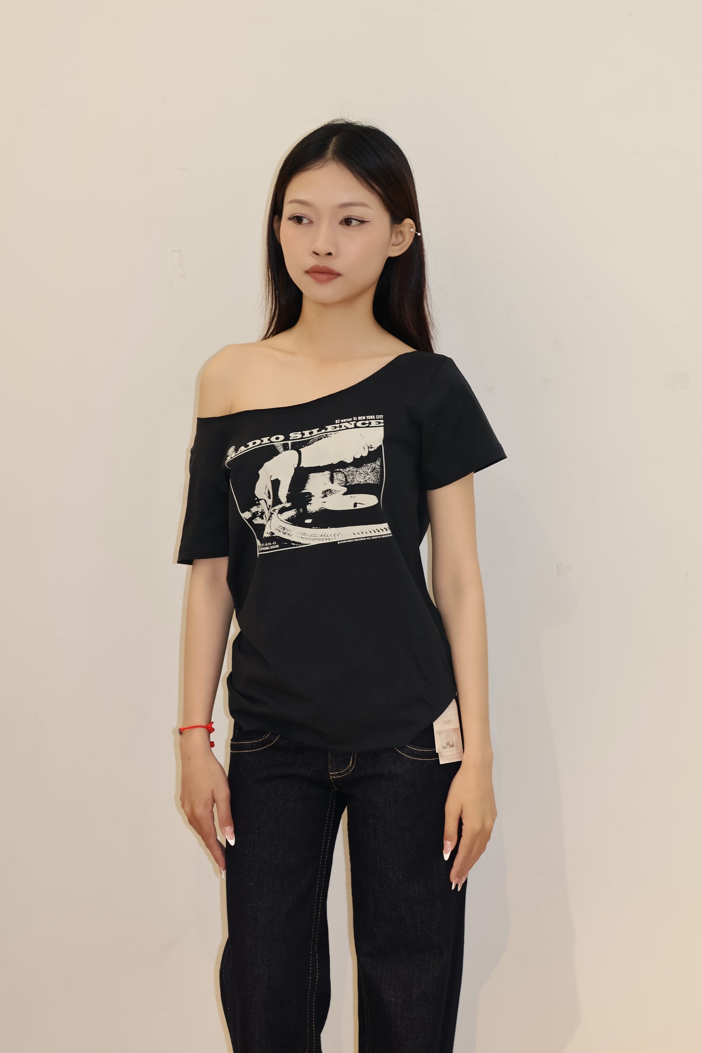 GRAPHIC GRAY SHORT SLEEVE TOP