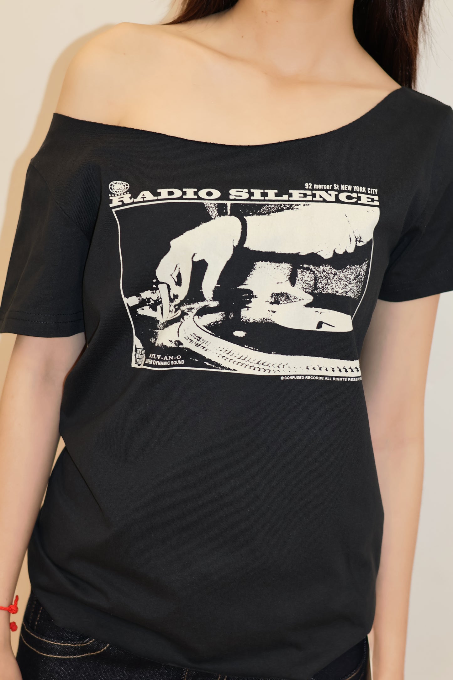 GRAPHIC GRAY SHORT SLEEVE TOP