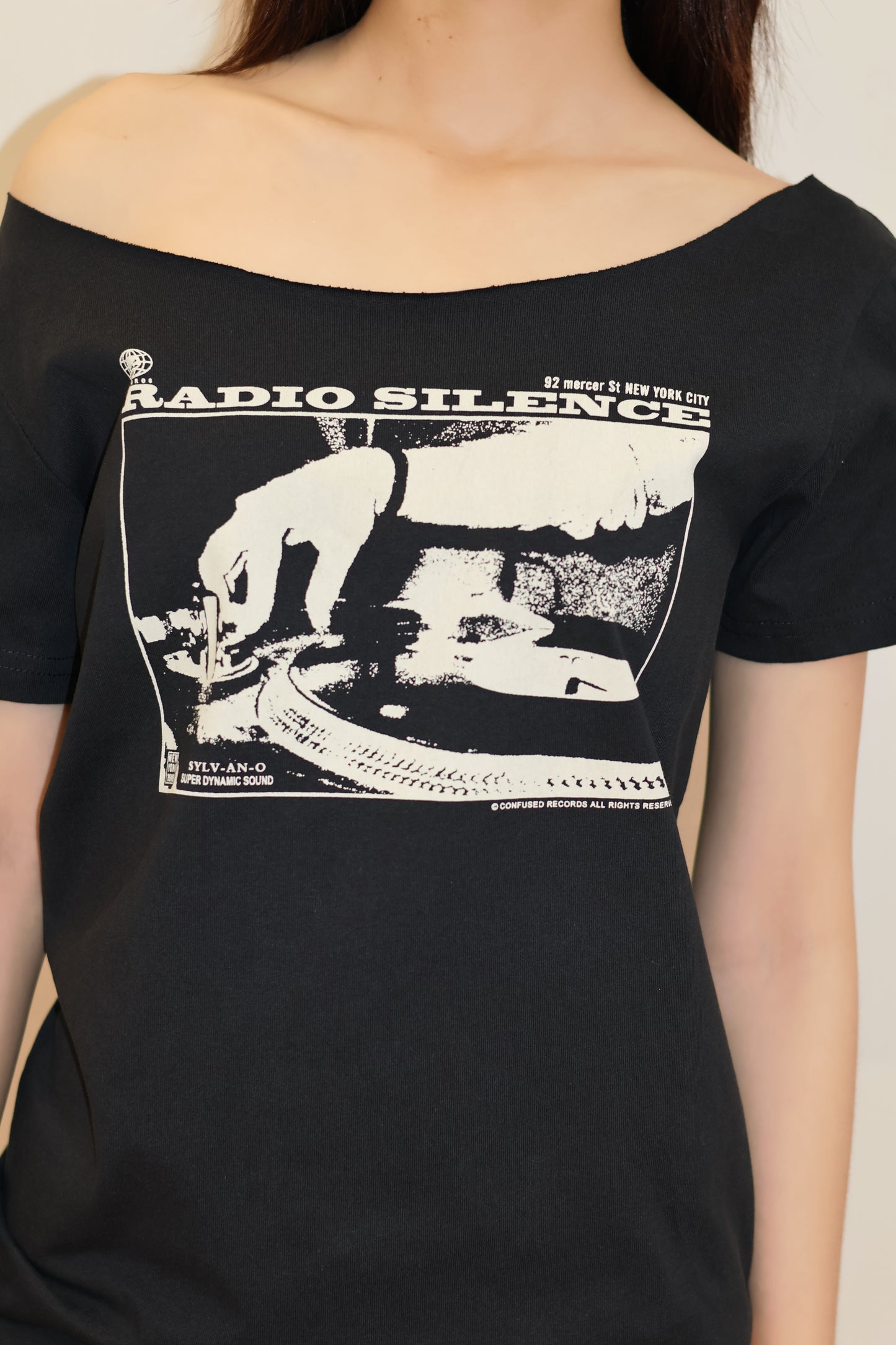 GRAPHIC GRAY SHORT SLEEVE TOP
