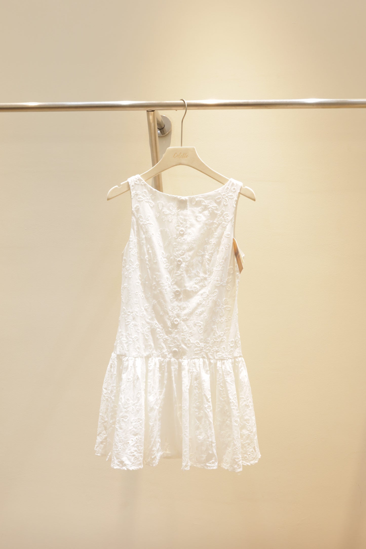 SLEEVELESS embroidered dress