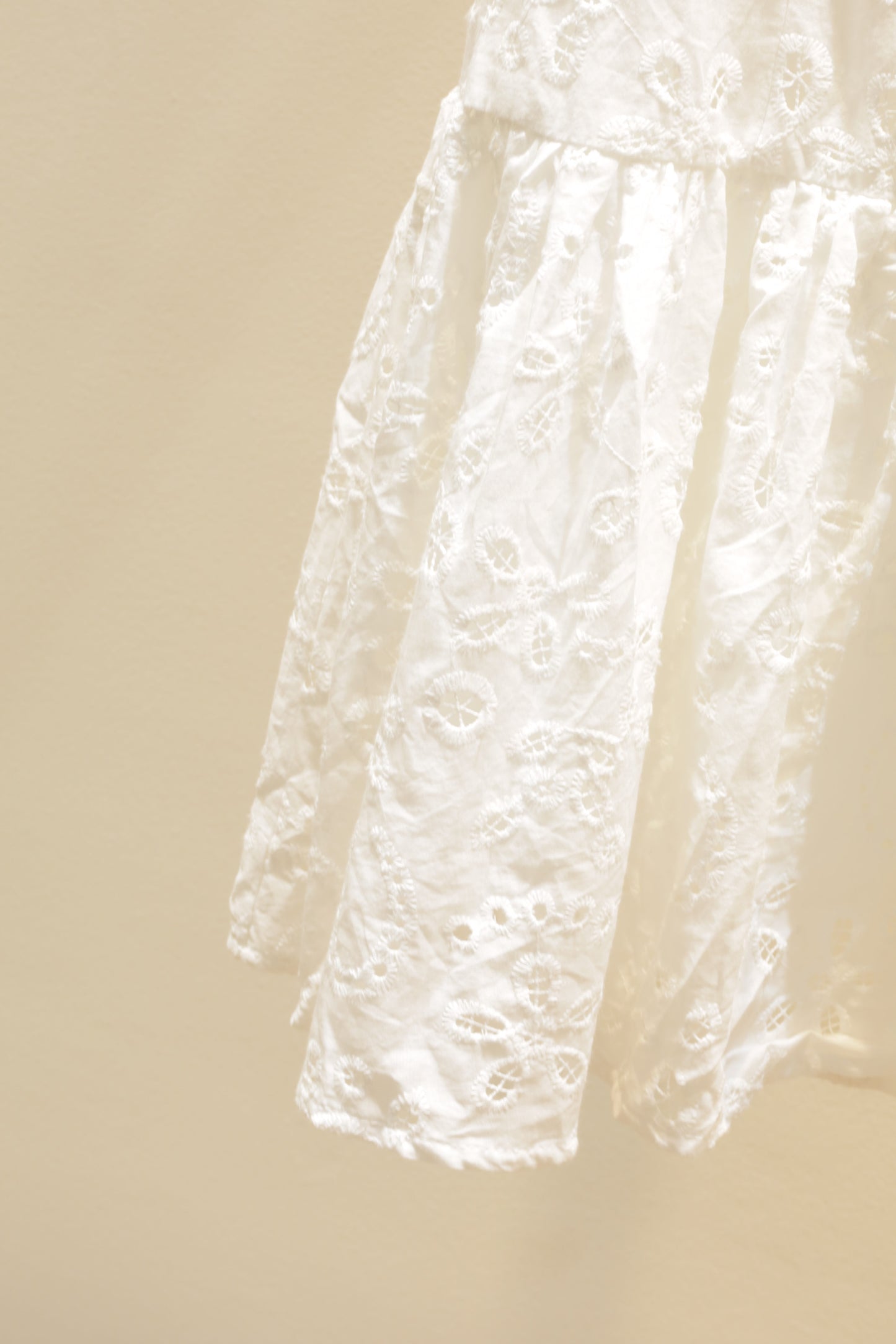 SLEEVELESS embroidered dress