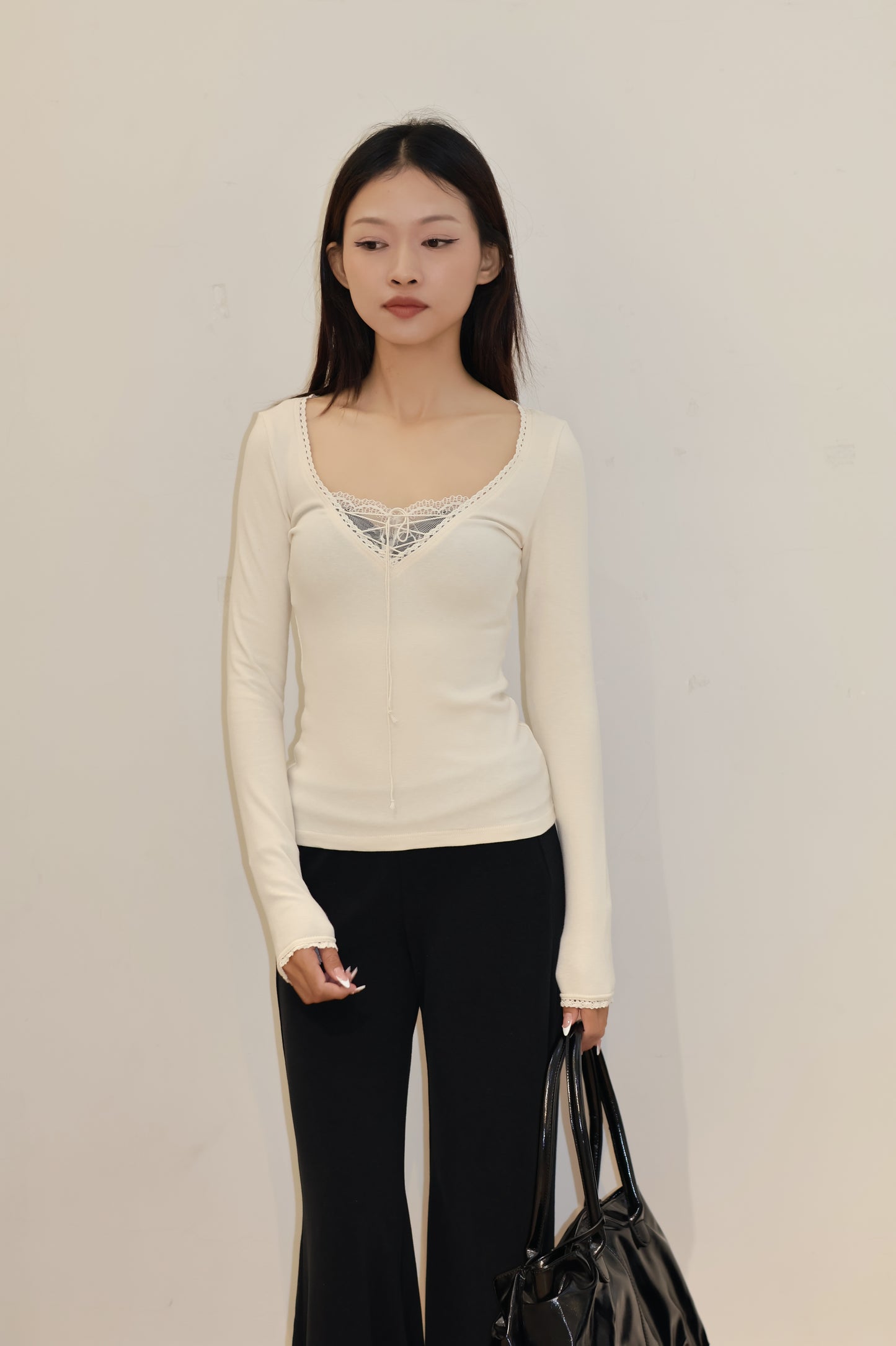 LACE TIED V NECK LONG SLEEVE CREAM