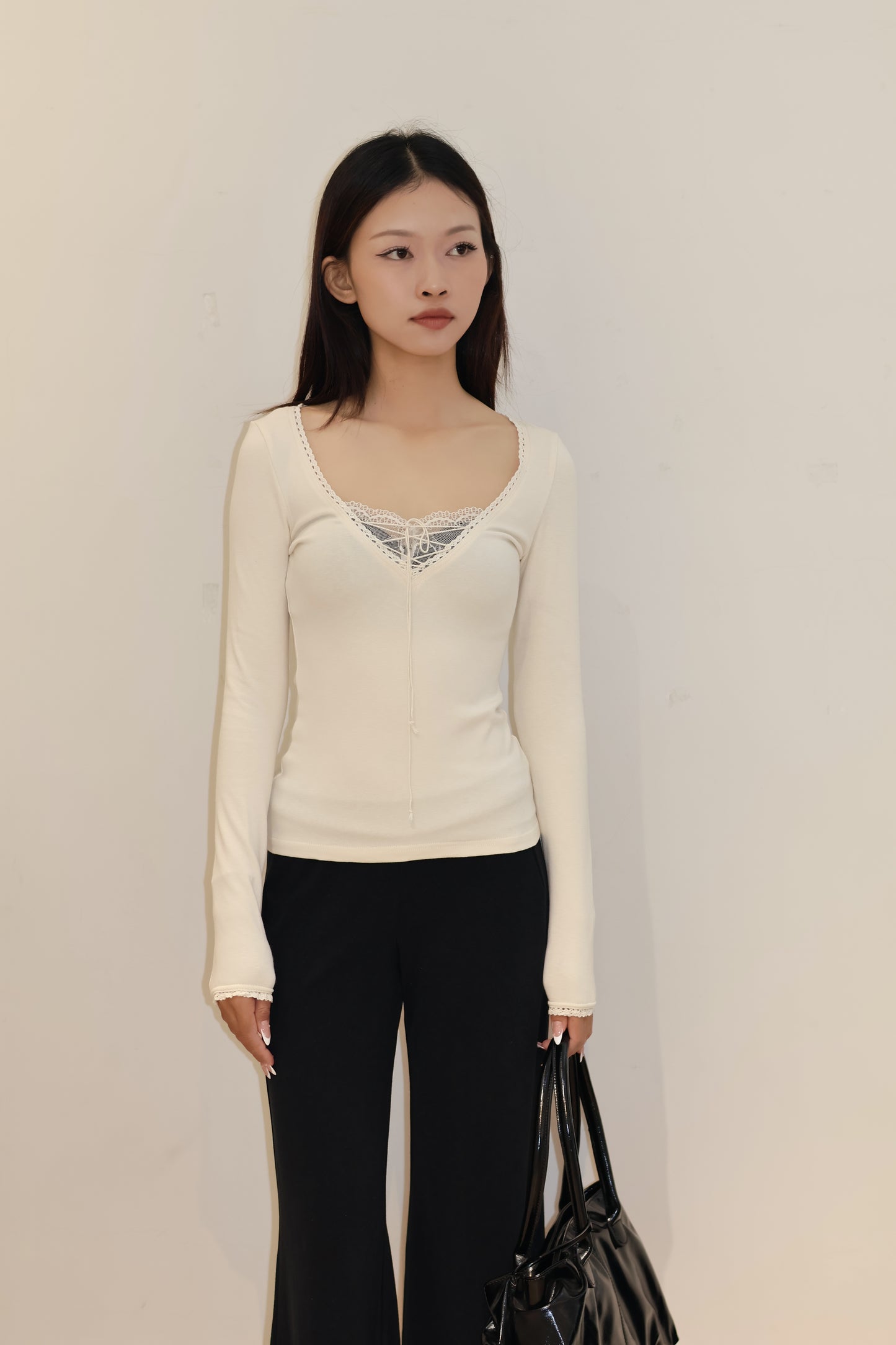 LACE TIED V NECK LONG SLEEVE CREAM