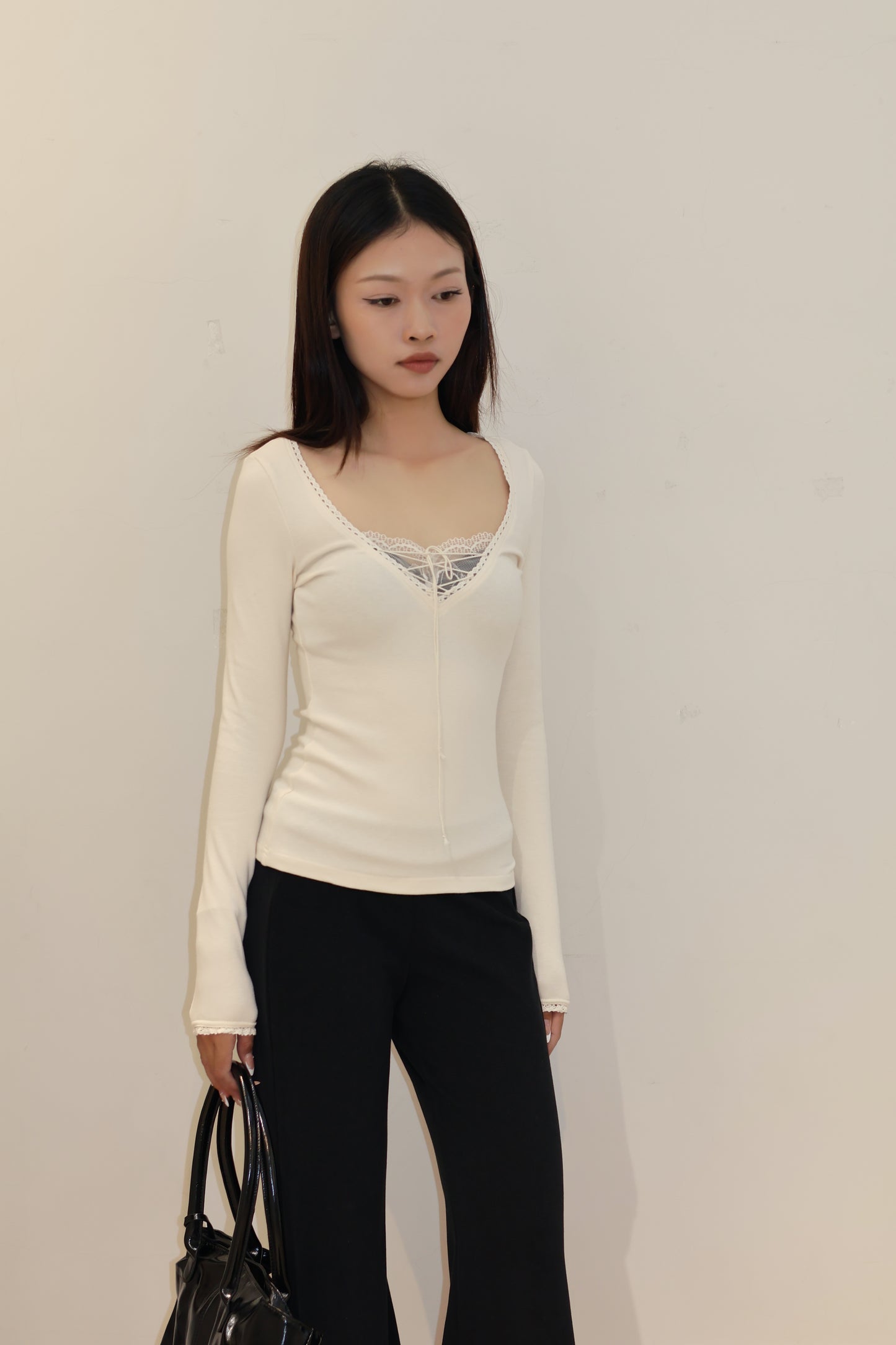 LACE TIED V NECK LONG SLEEVE CREAM