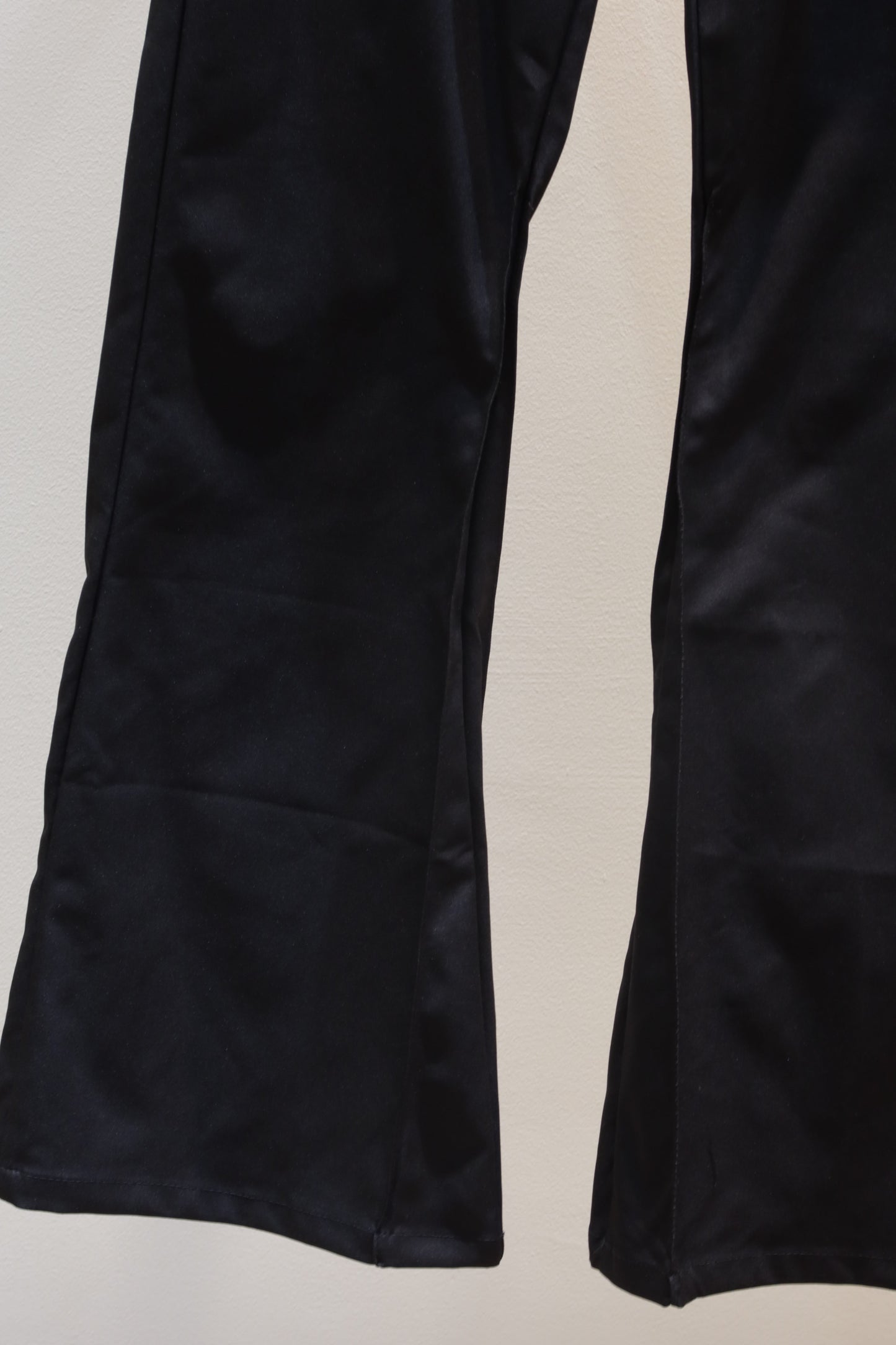 Low waist v cut trousers