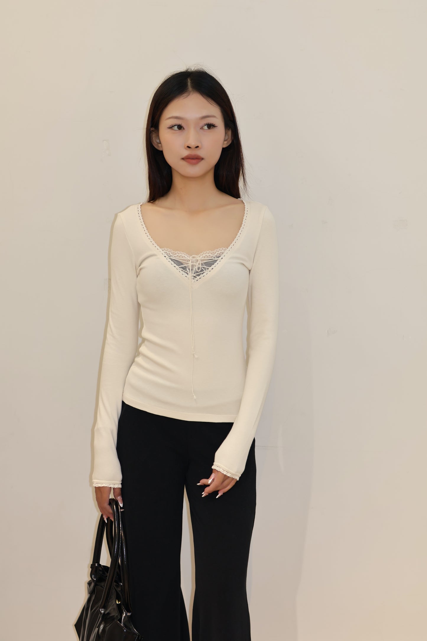 LACE TIED V NECK LONG SLEEVE CREAM